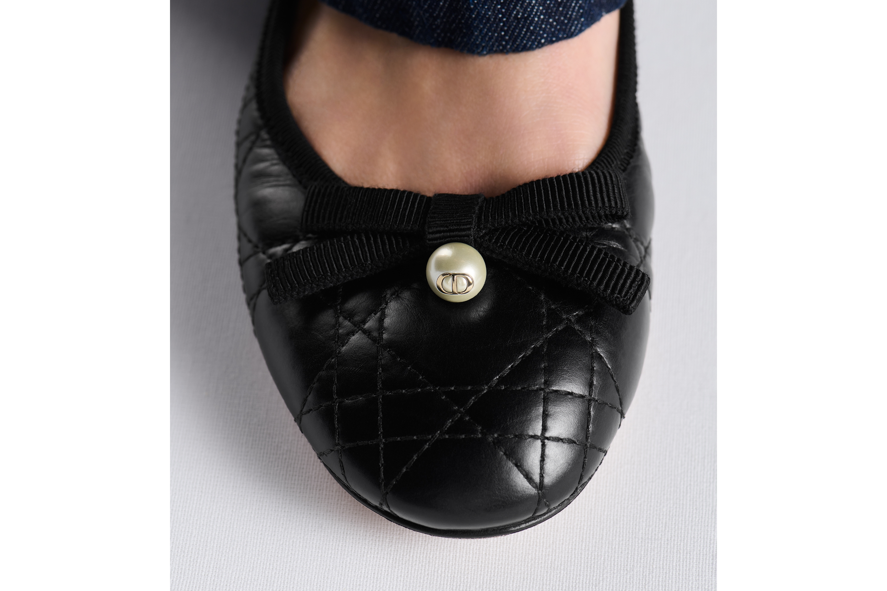 look_image_alt_prefix Dior Ballet Ballerina Gestepptes Cannage Kalbsleder in Schwarz E17