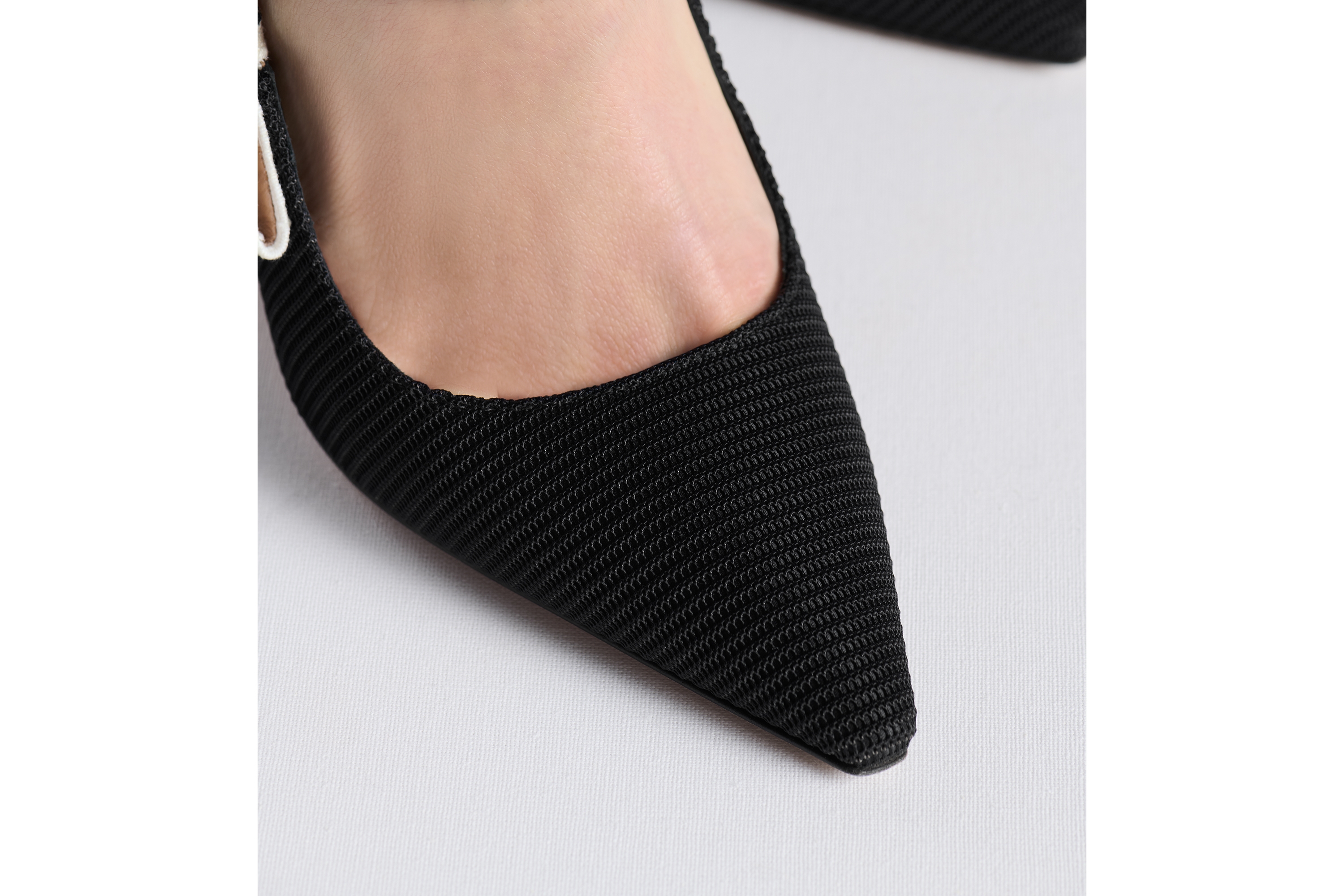 look_image_alt_prefix J'Adior Slingback-Pumps Funktionsstoff in Schwarz E17