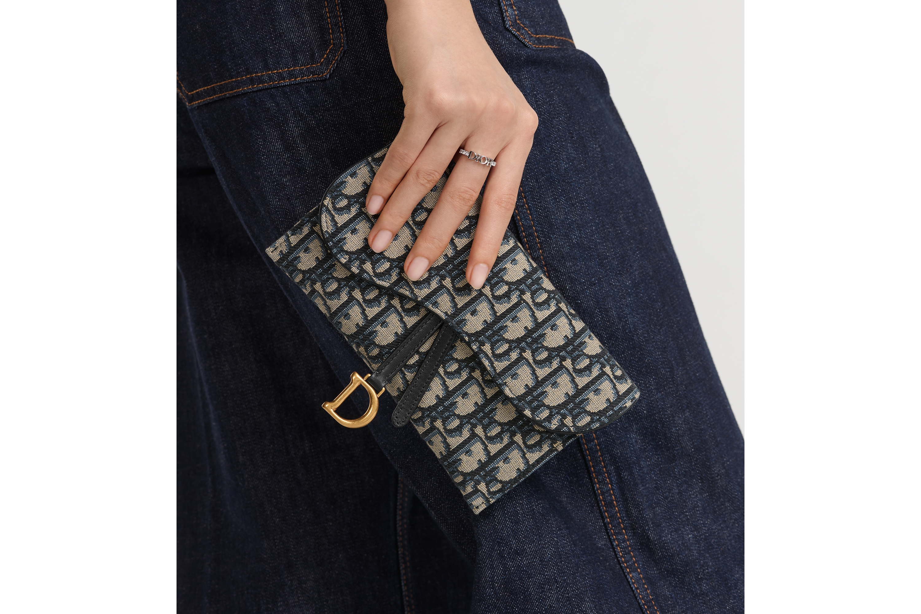 Look Petite pochette à chaîne Saddle Toile jacquard Dior Oblique bleu E11