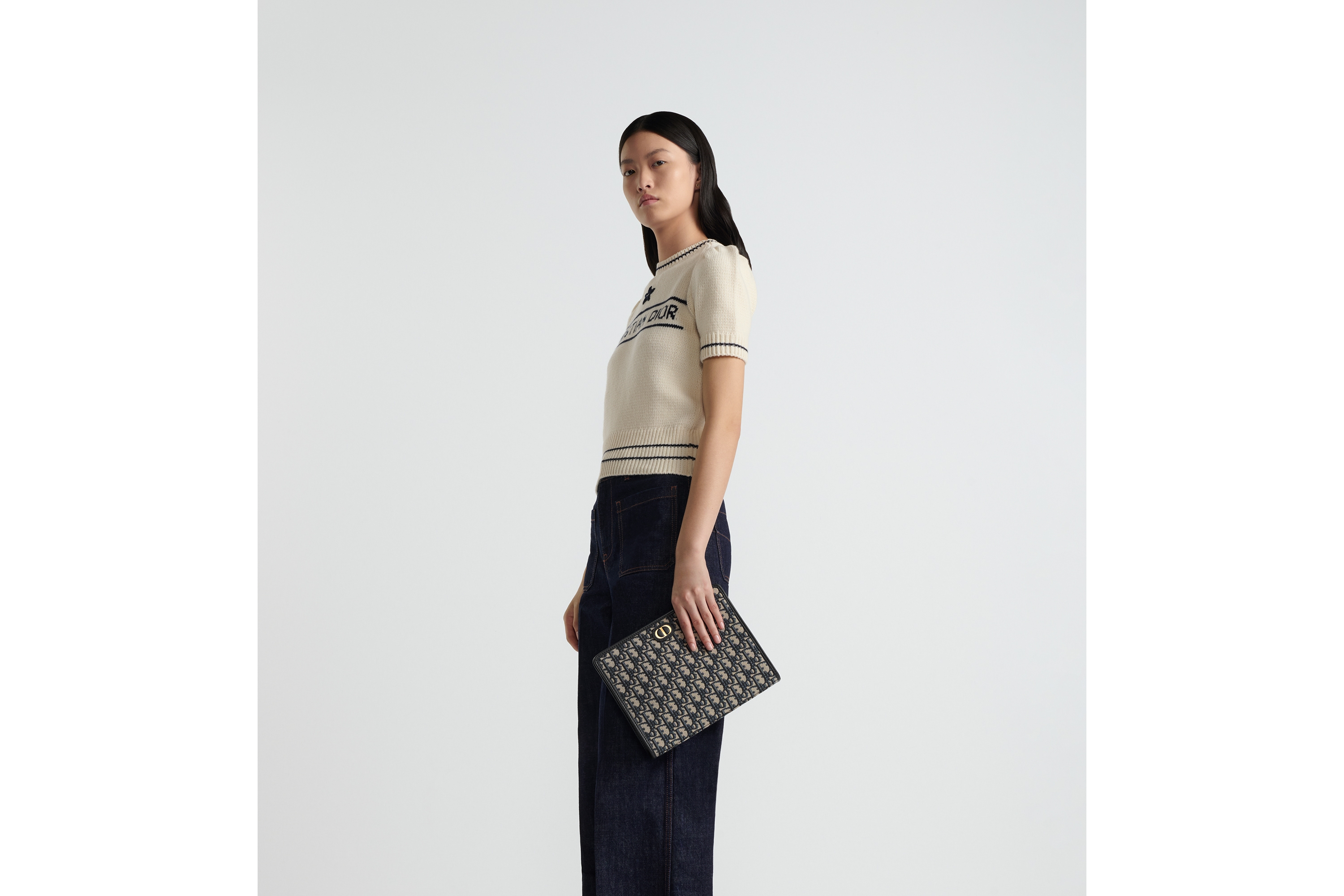 30 Montaigne Dea Pouch