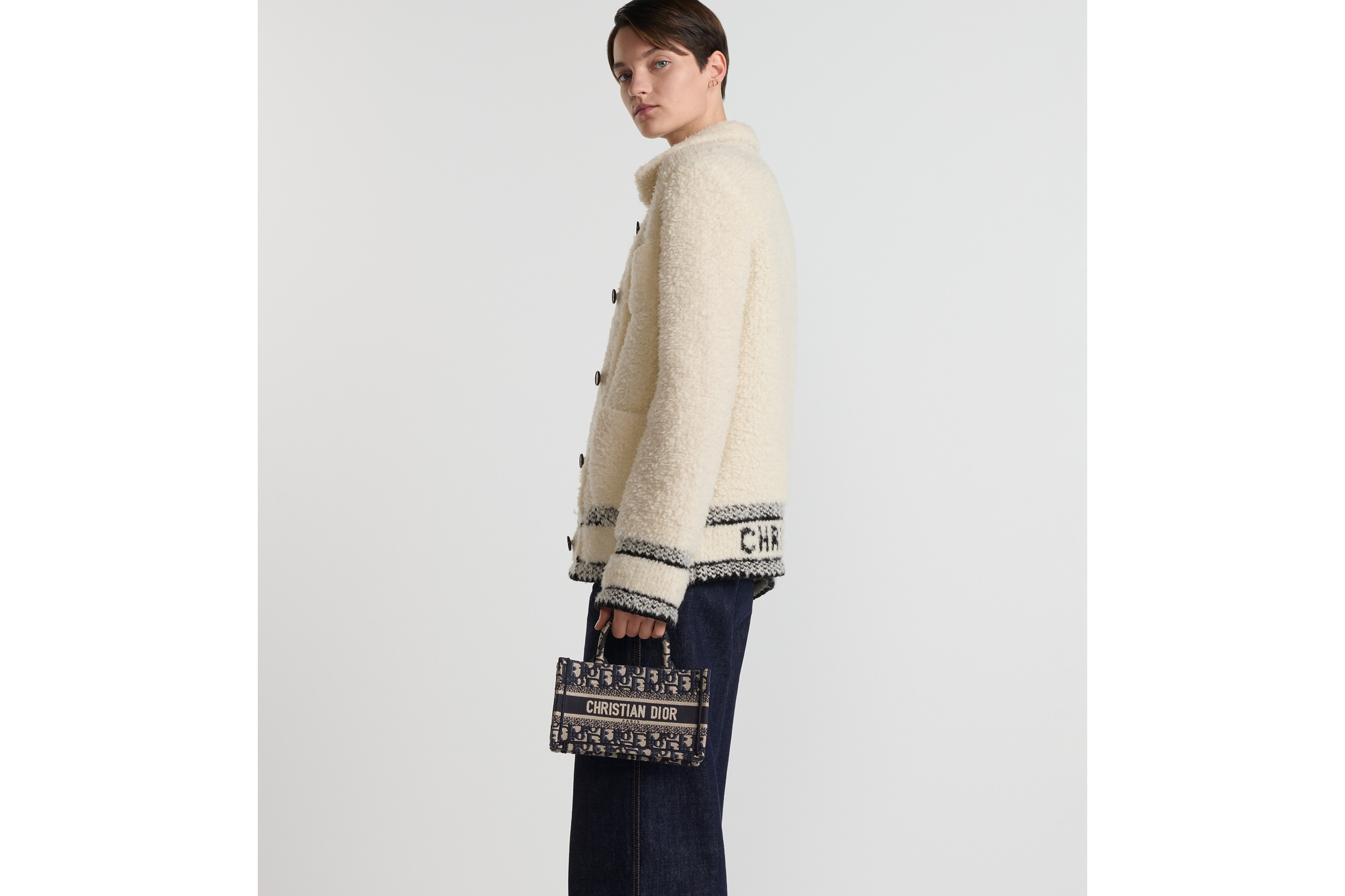 look_image_alt_prefix Mini Dior Book Tote Dior Oblique Stickerei in Blau (21,5 x 13 x 7,5 cm) E05