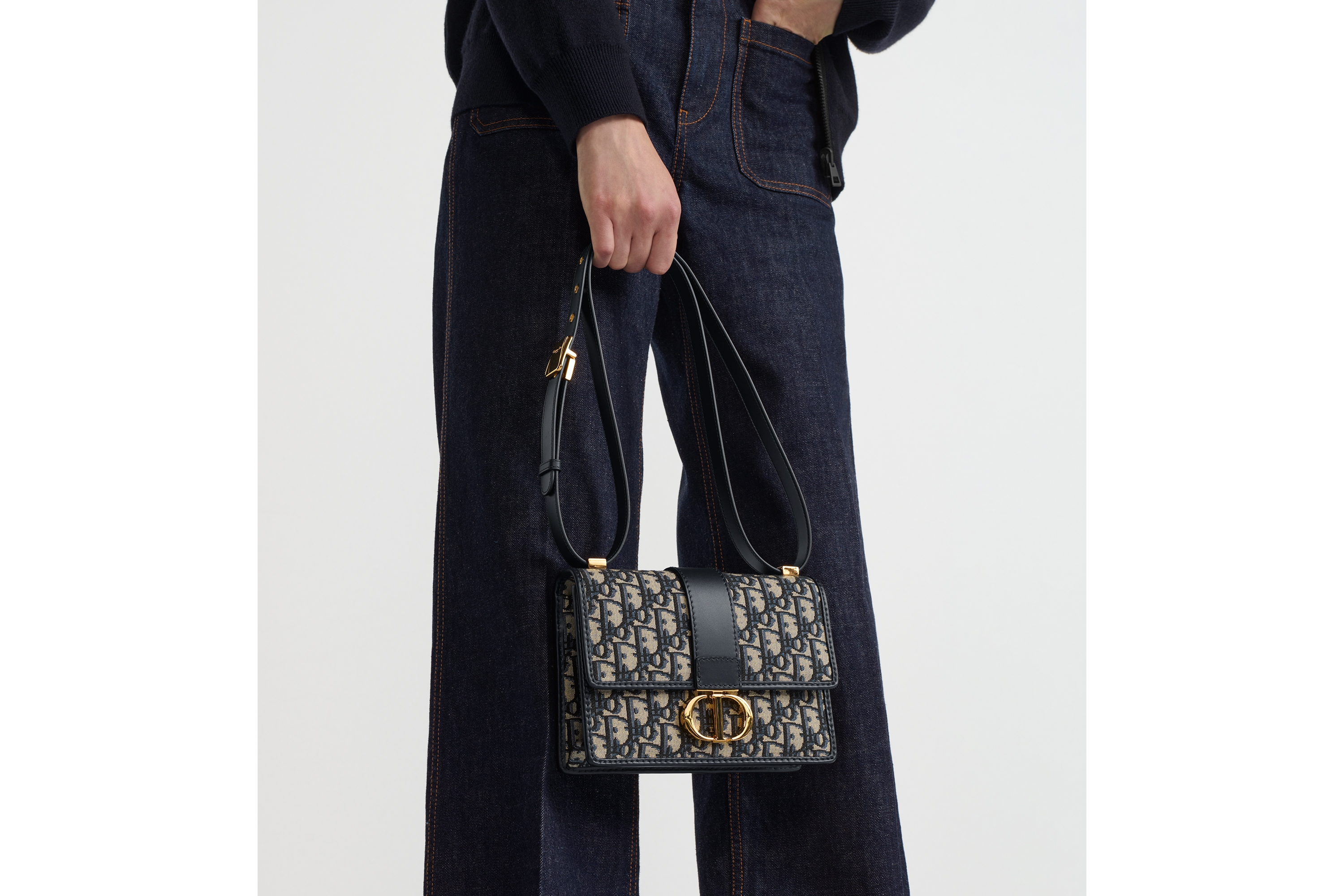 Look Small 30 Montaigne Bag Blue Dior Oblique Jacquard E11