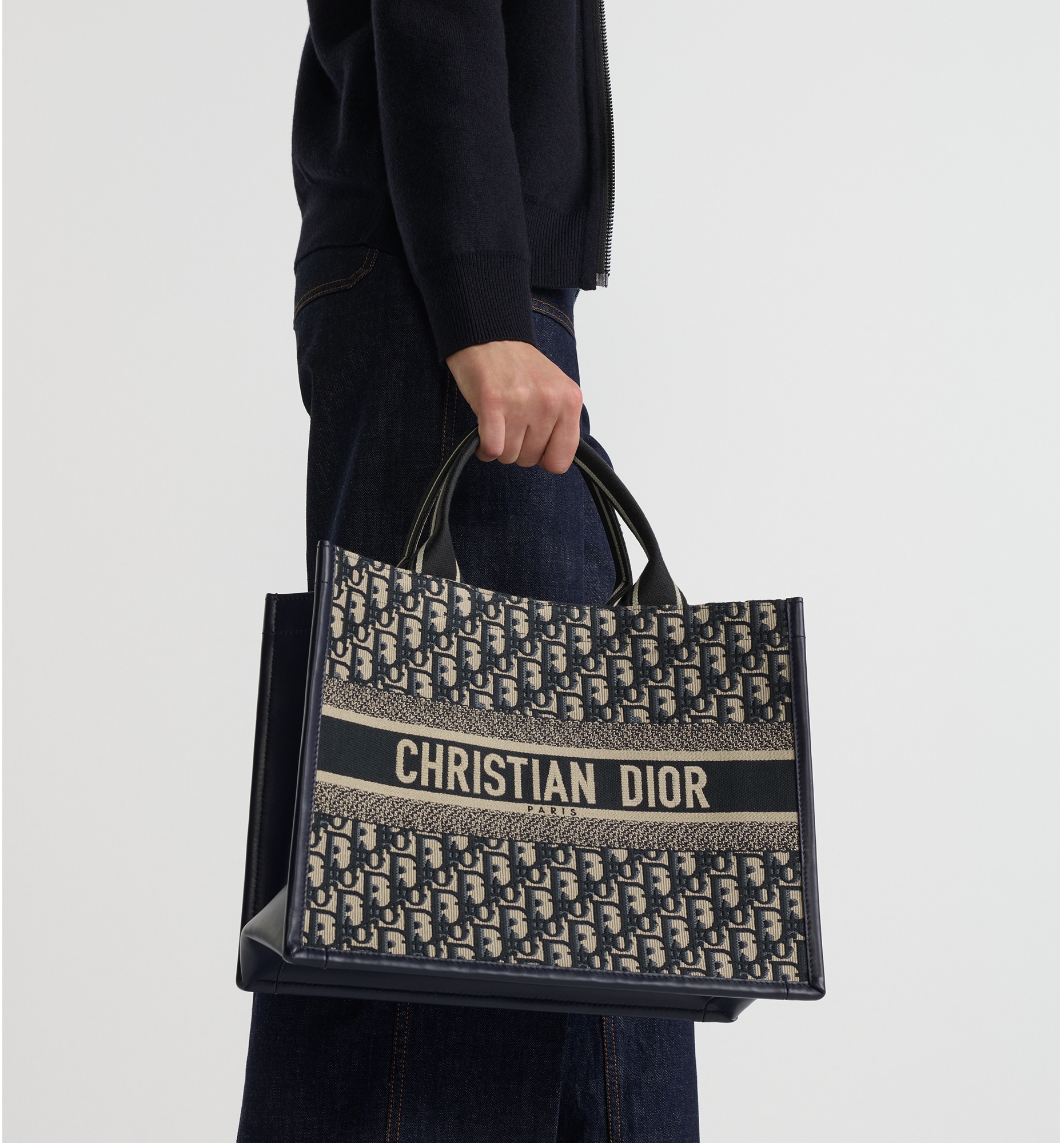 Dior tote oblique bag price new arrivals