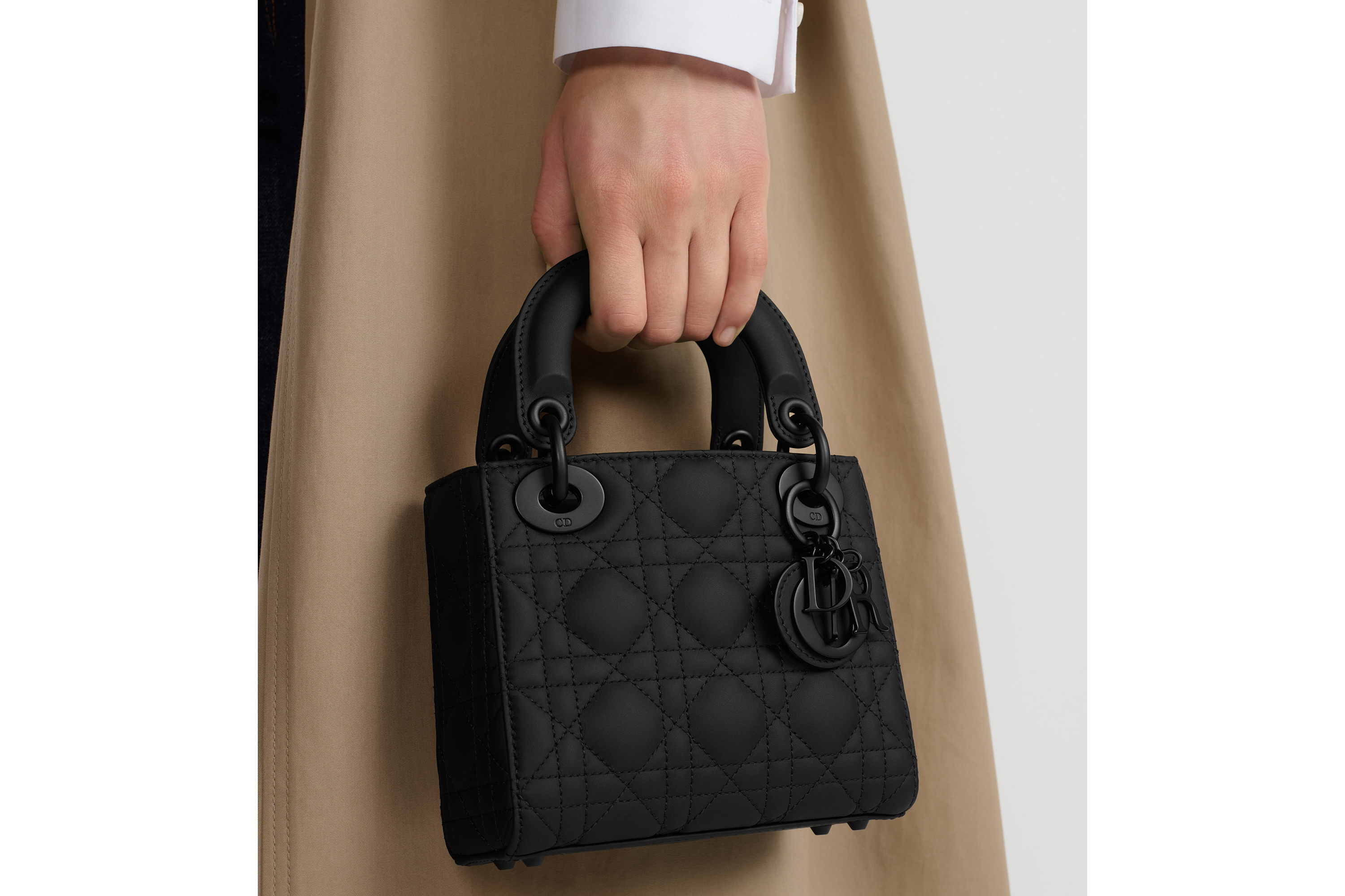 look_image_alt_prefix Mini Lady Dior-tas Zwart ultramat kalfsleer met Cannage-motief E10