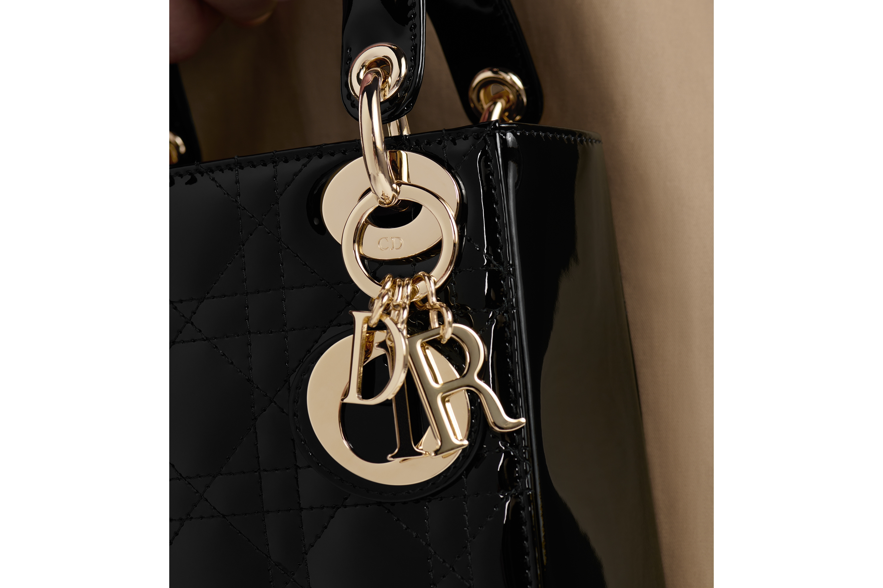look_image_alt_prefix Mini Lady Dior Tasche Cannage Kalbslackleder in Schwarz E17