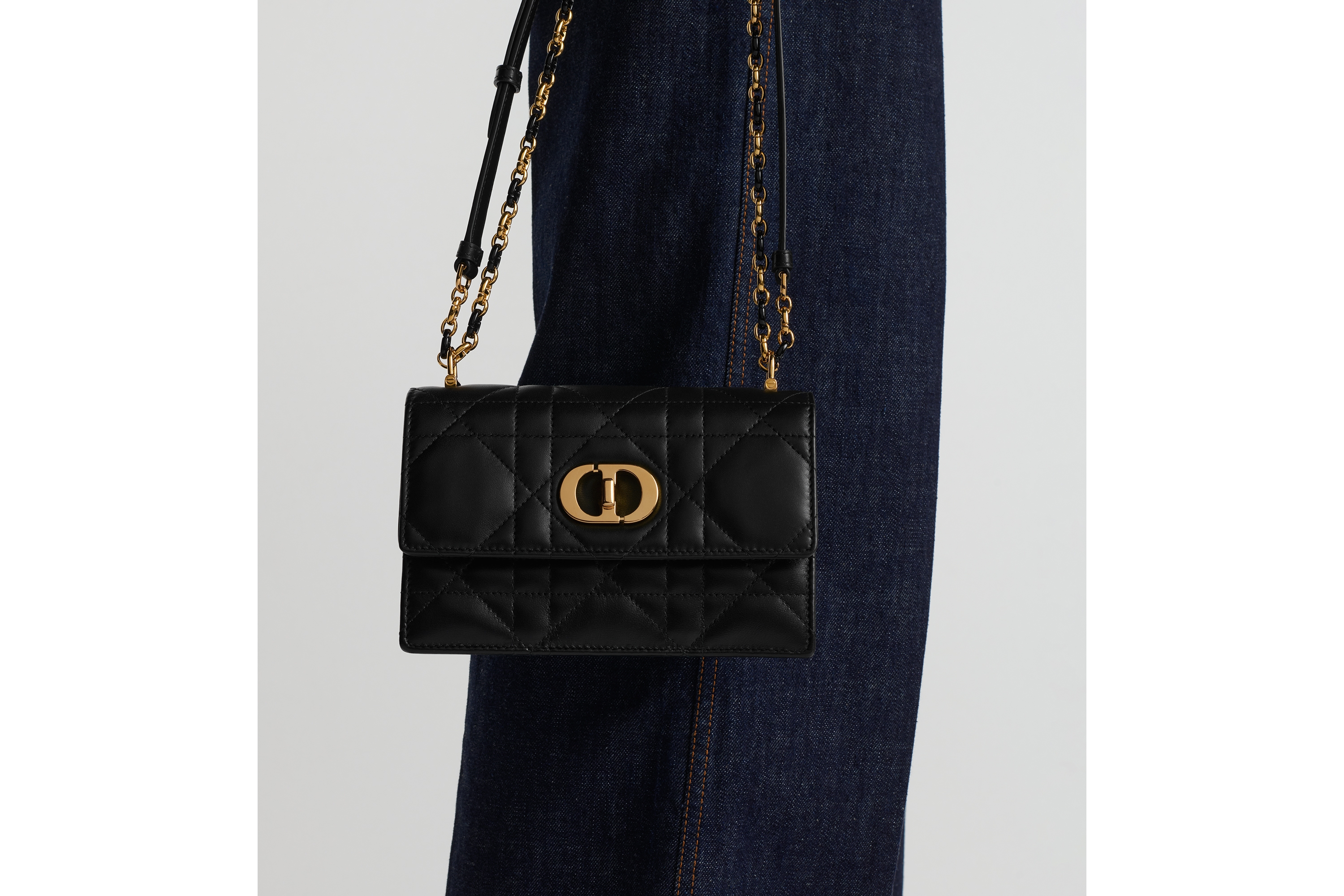 look_image_alt_prefix Miss Caro Minitasche Macrocannage Lammleder in Schwarz E17