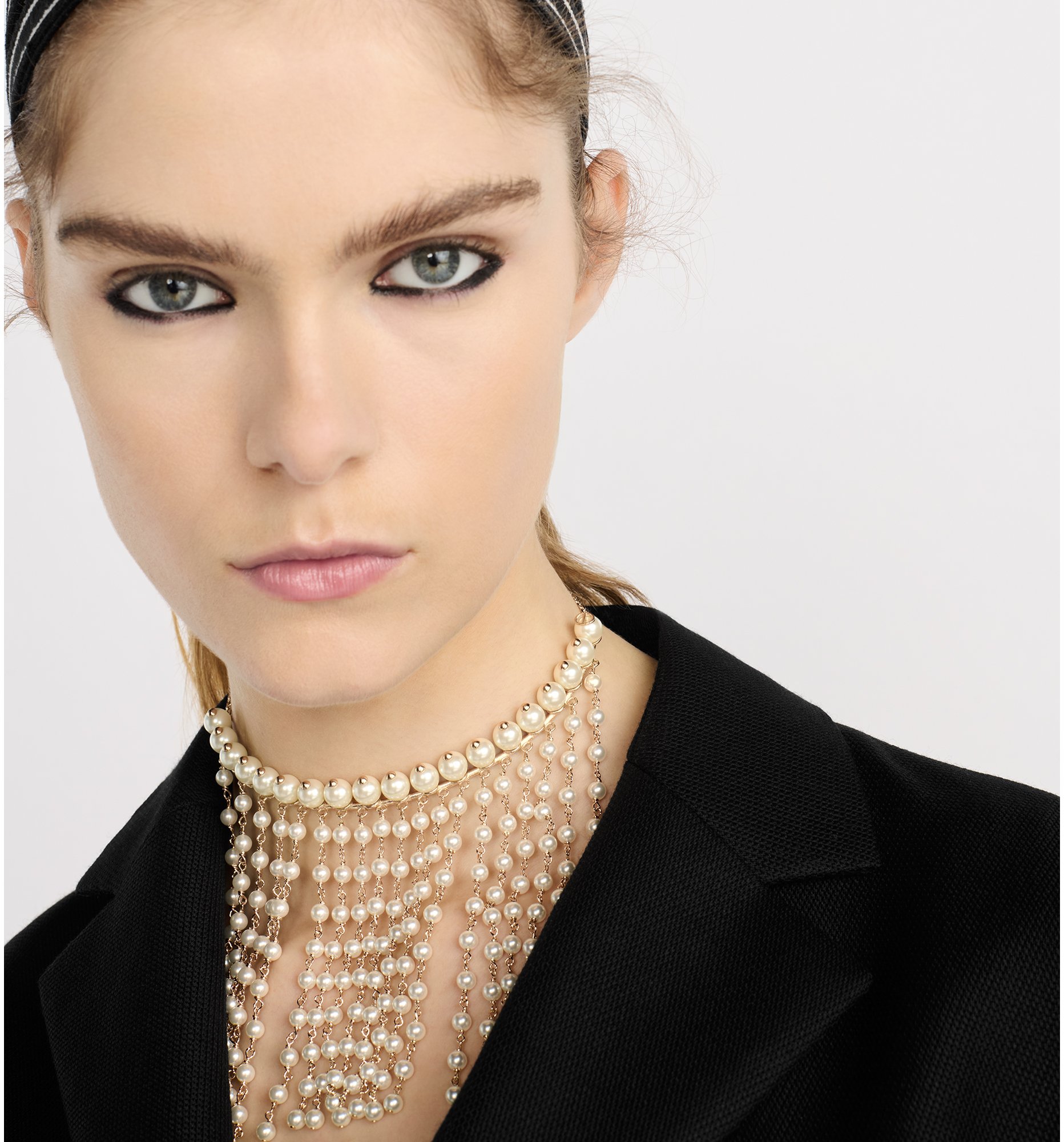 aria_look D-Vinity Choker Worn view cropped