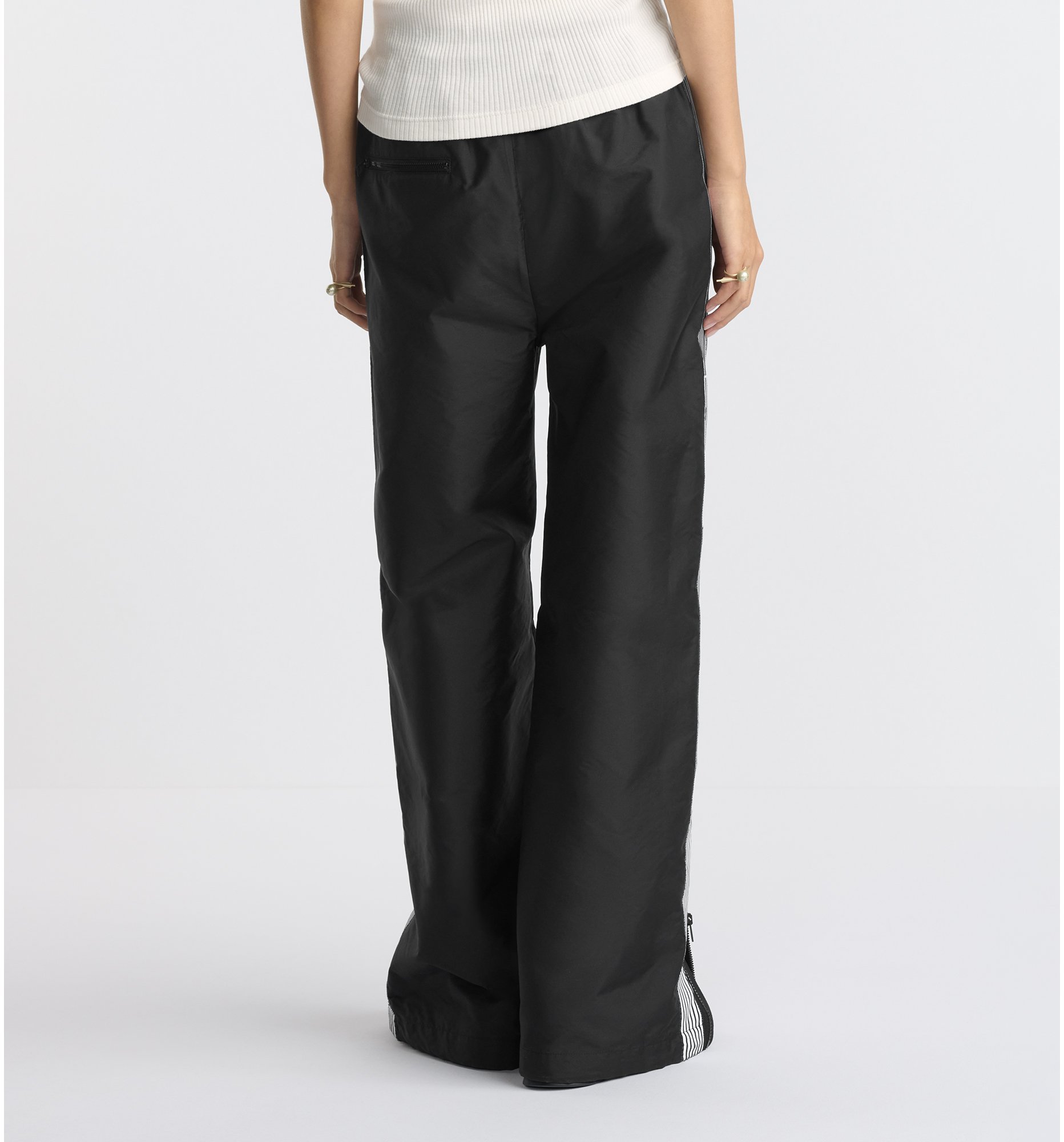aria_look Loose Flared Pants