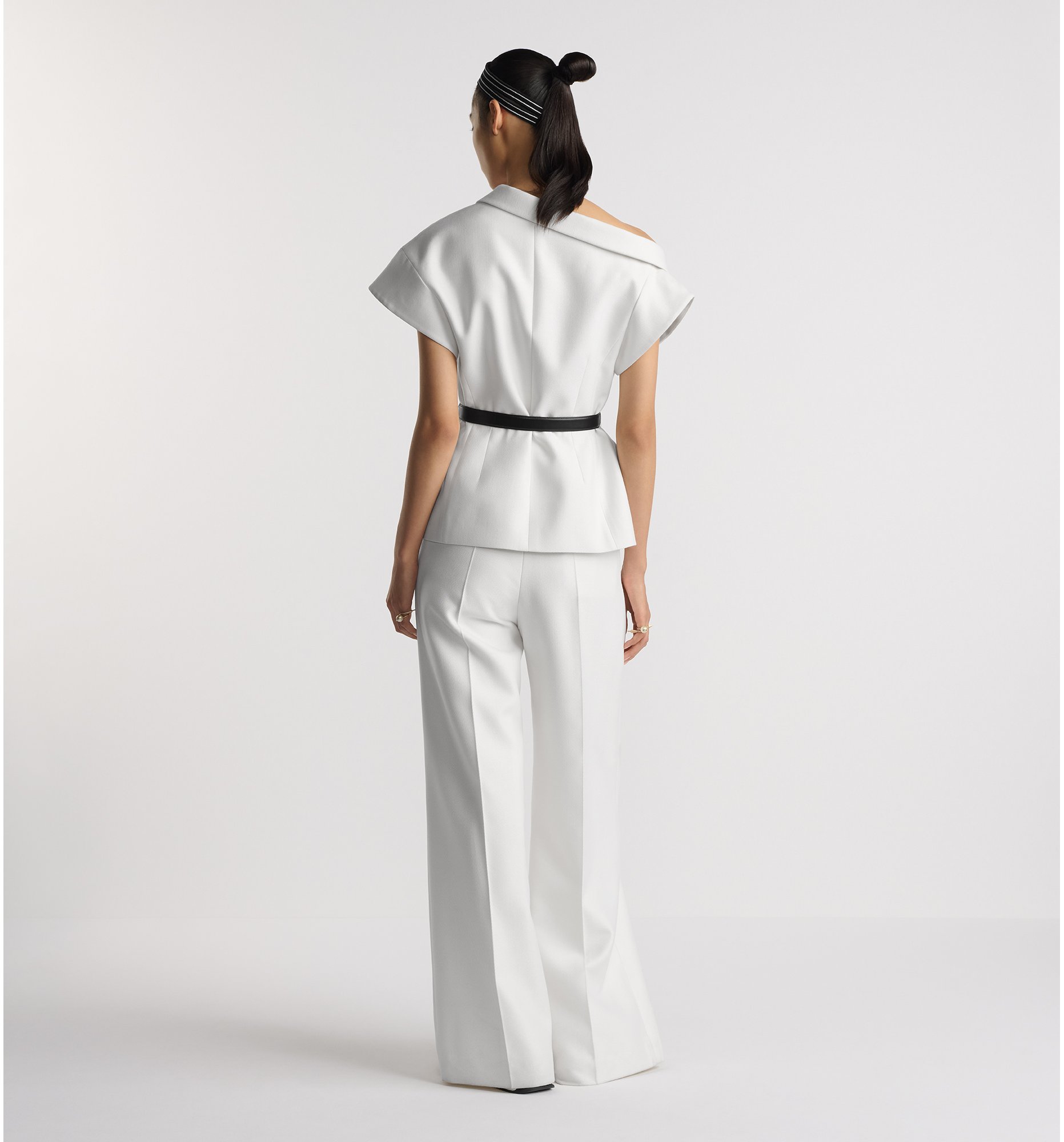 aria_look Flared Pants Three quarter closed view