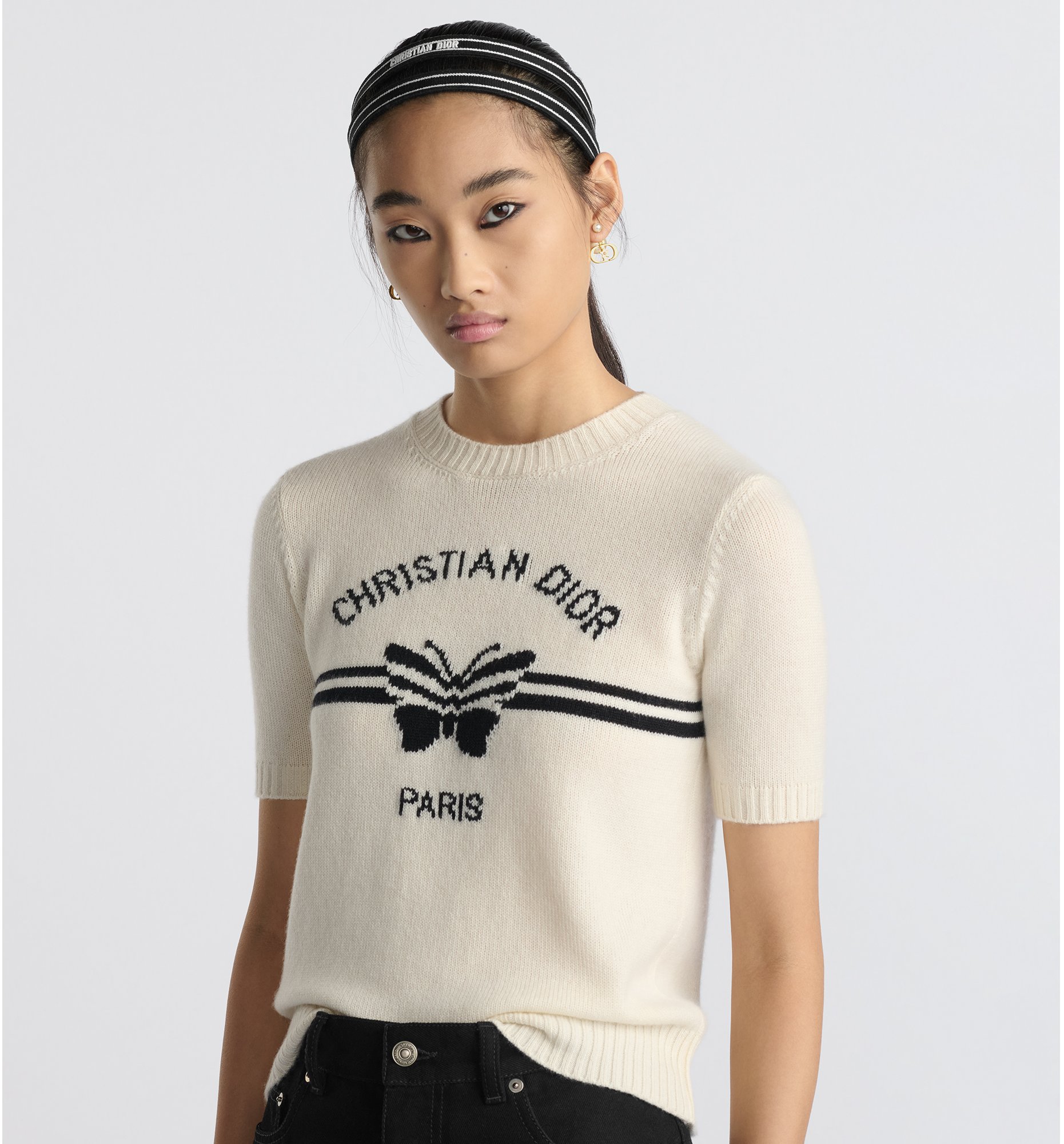 aria_look Short-Sleeved Sweater Three quarter opened view