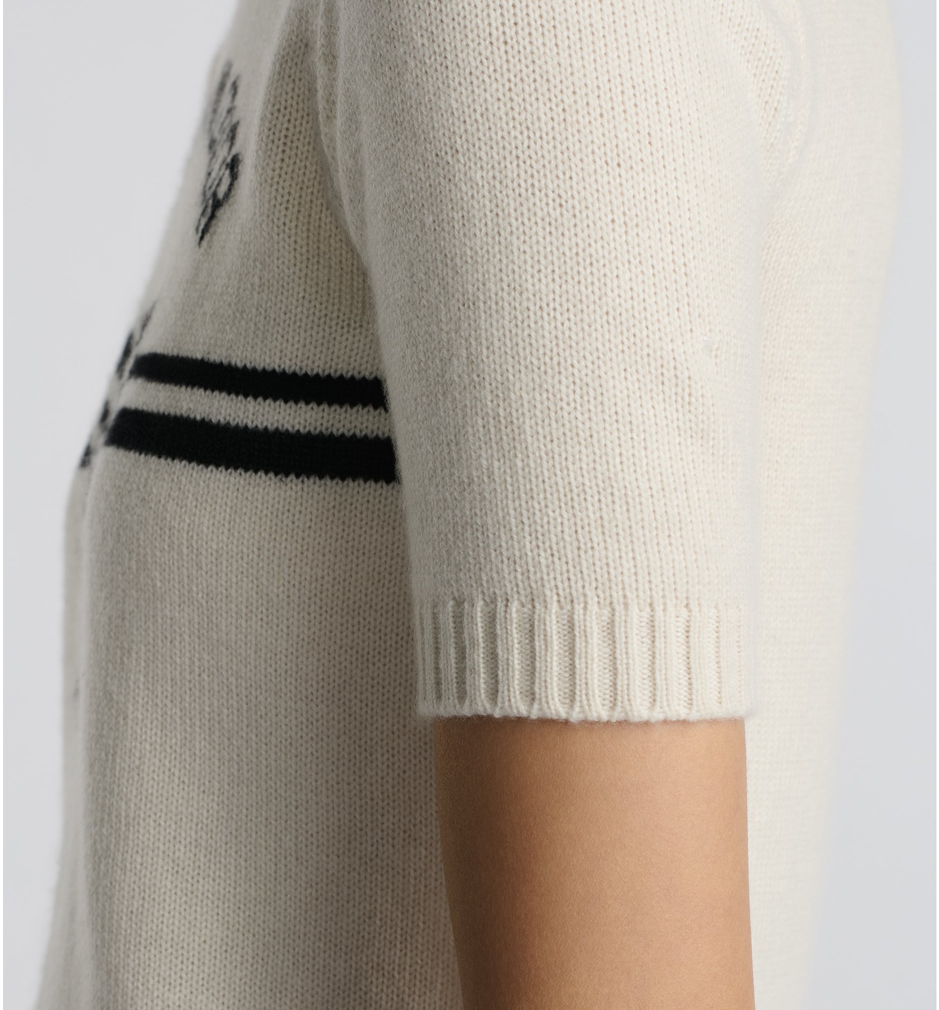 aria_look Short-Sleeved Sweater