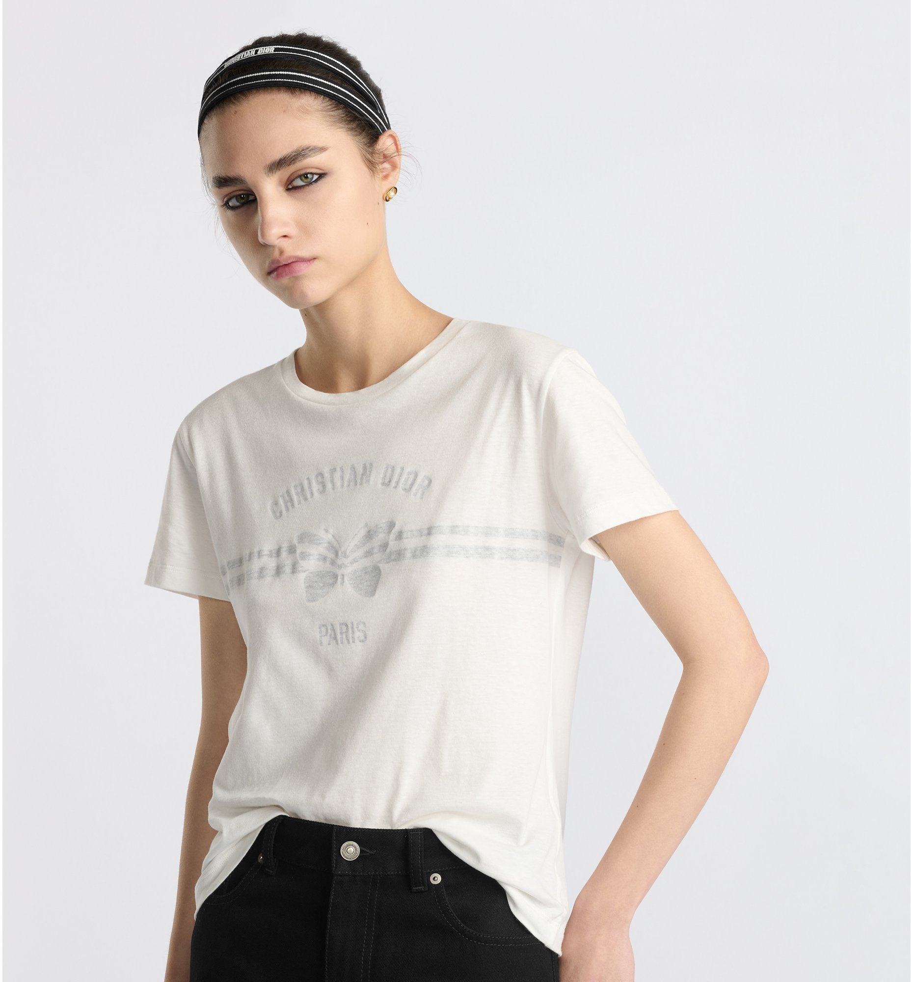 aria_look T-Shirt Three quarter opened view
