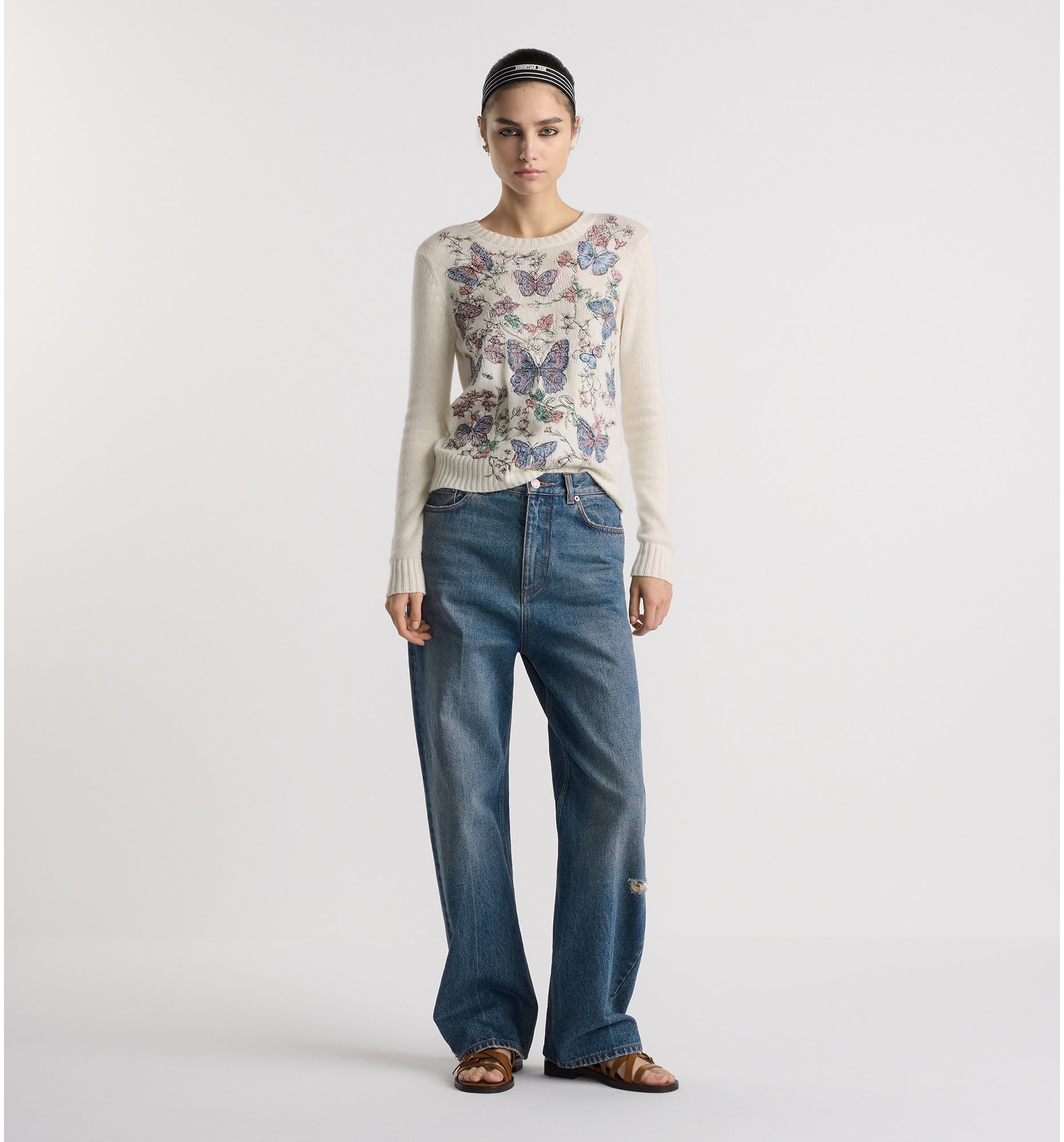 aria_look Embroidered Sweater Front view