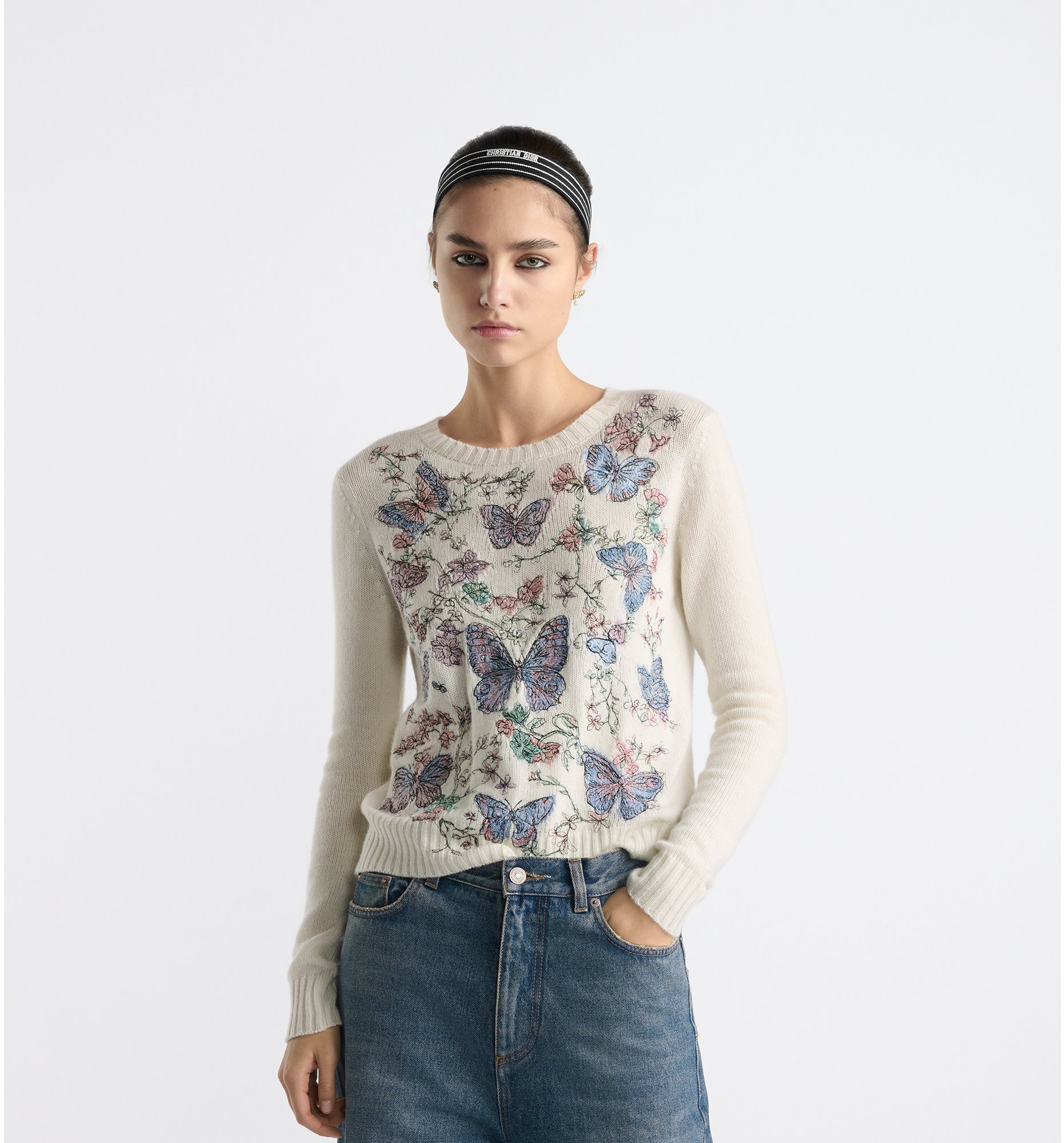 aria_look Embroidered Sweater Three quarter opened view