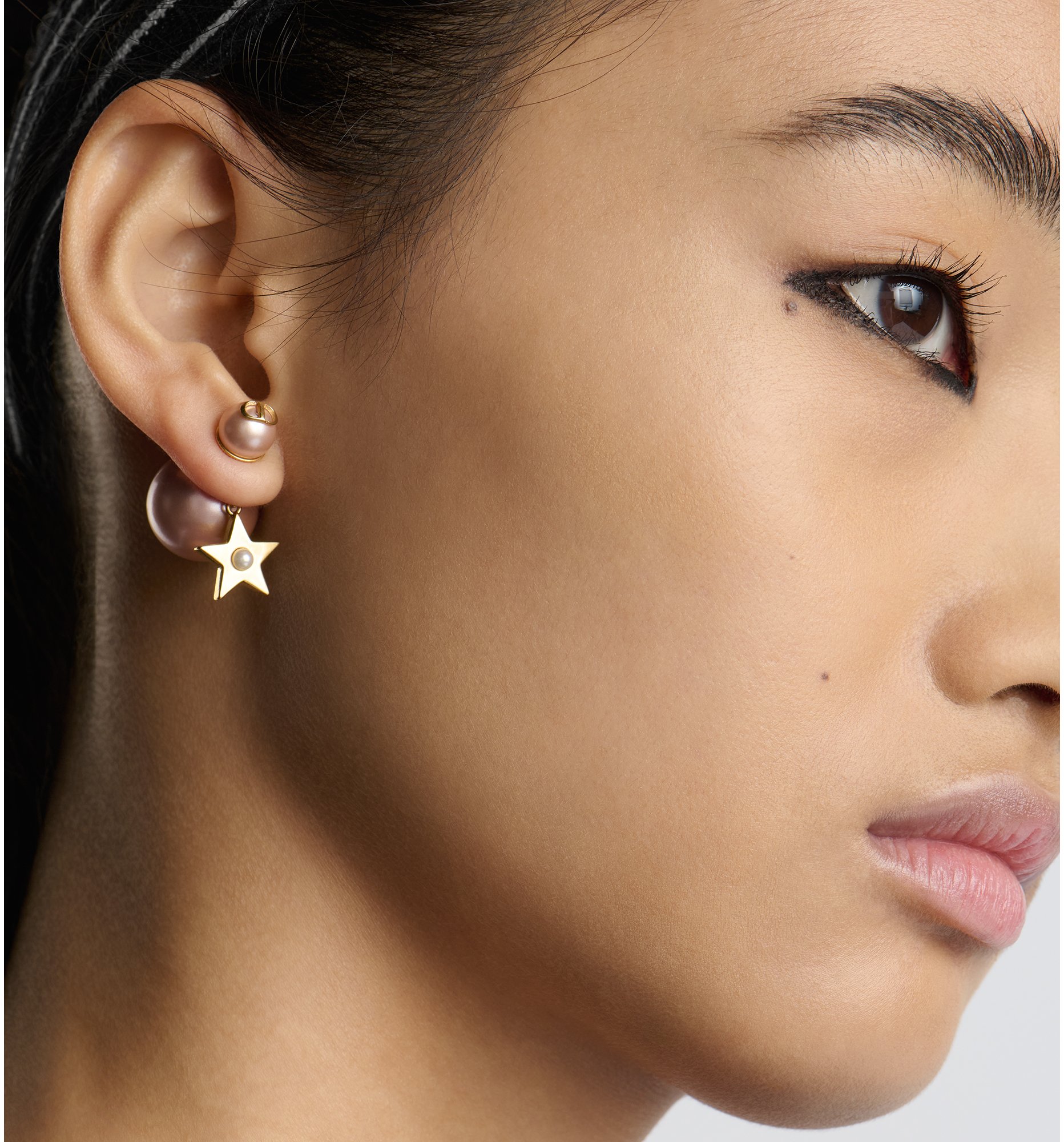 aria_look Dior Tribales Earrings Back view