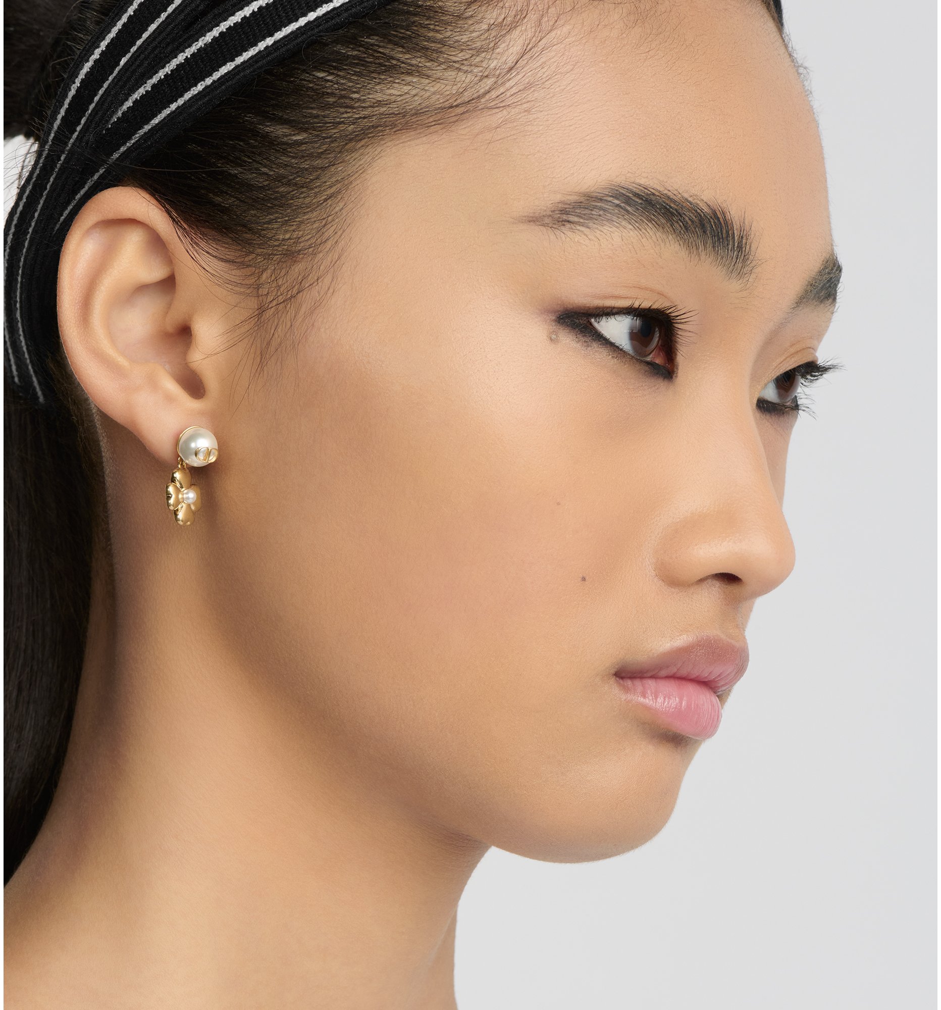aria_look Pendientes Lucky Dior aria_backView