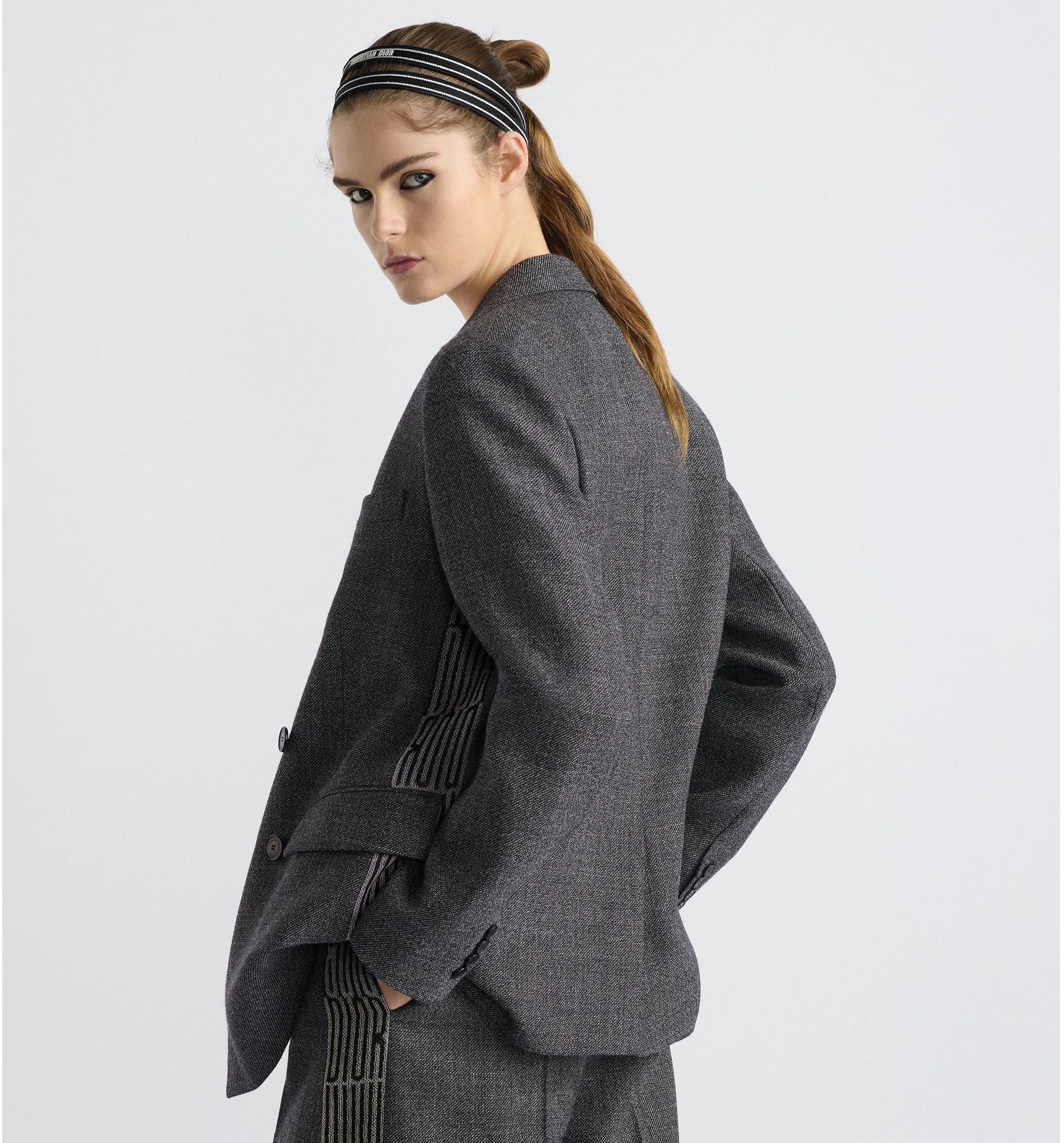 aria_look Blazer Three quarter back view
