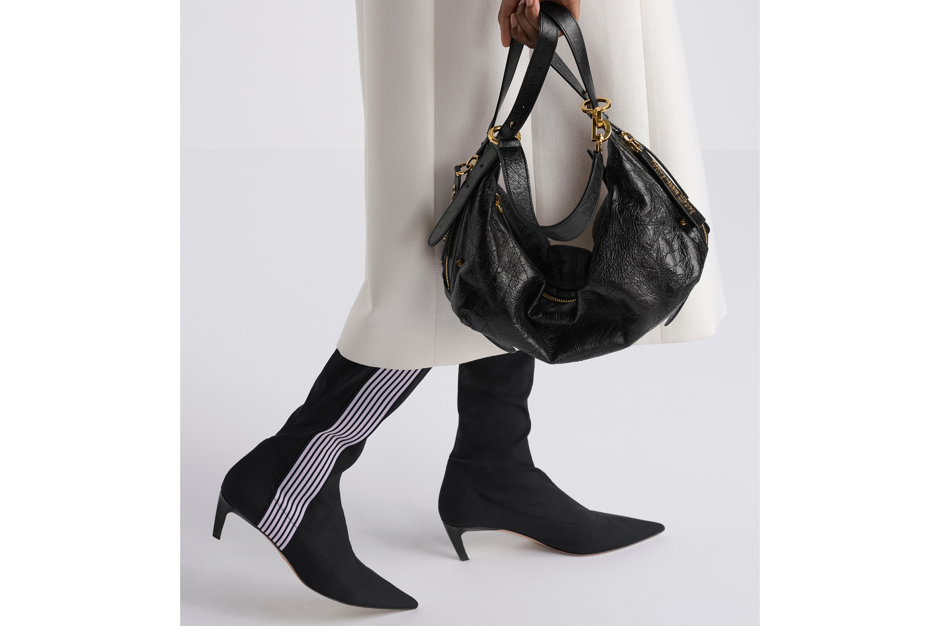 look_image_alt_prefix Bolso mediano D-Journey de piel de becerro craquelada Flat Macrocannage negro E15