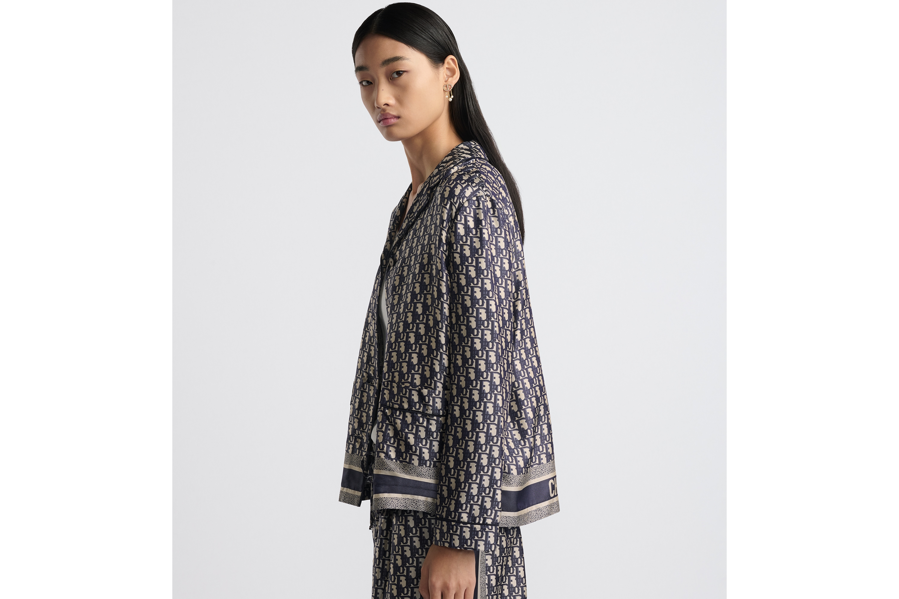 Look Dior Chez Moi Shirt Blue Dior Oblique Silk Twill E05