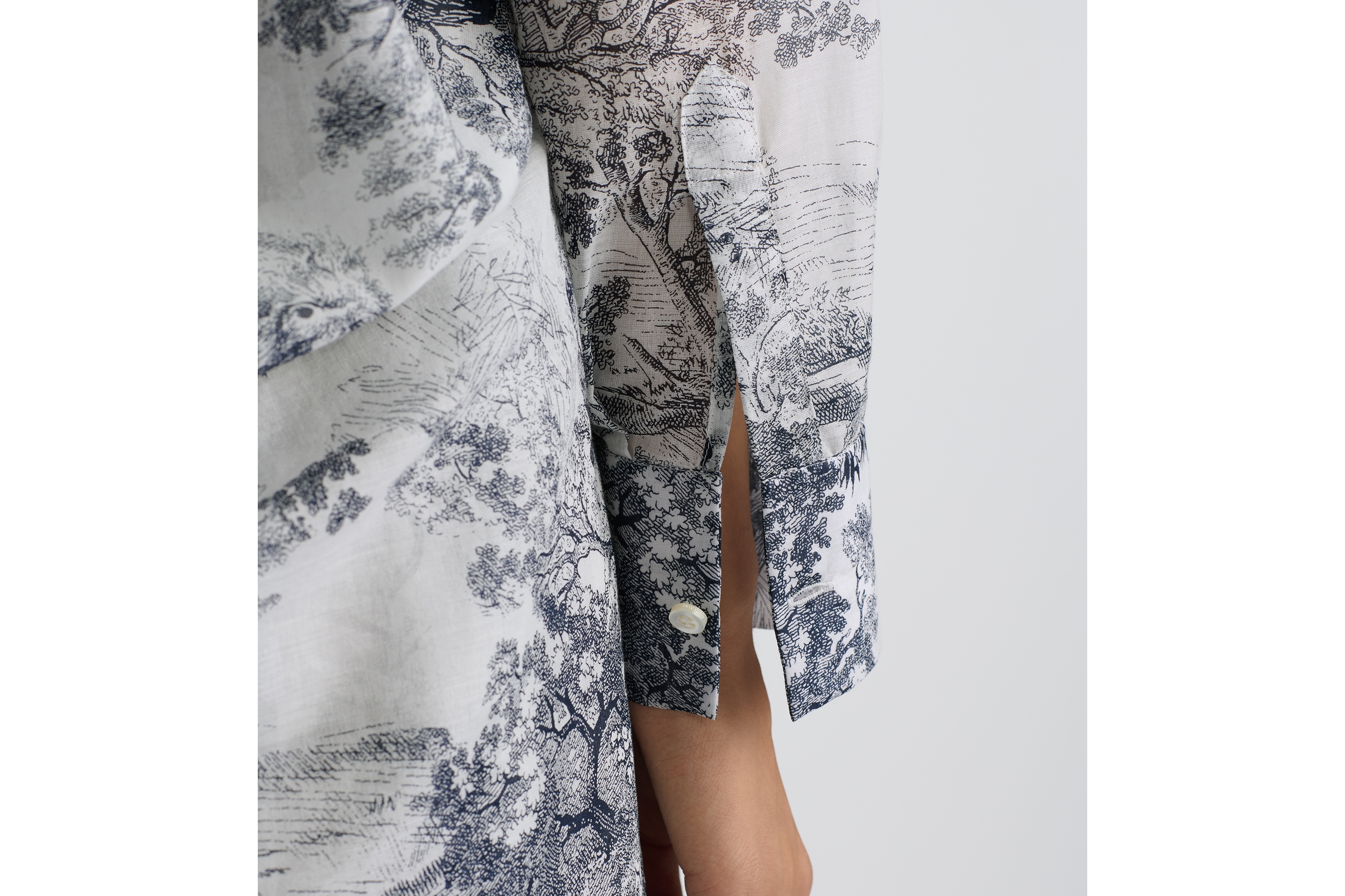 Look Dioriviera Long Blouse White and Navy Blue Toile de Jouy Sauvage Cotton Muslin E17