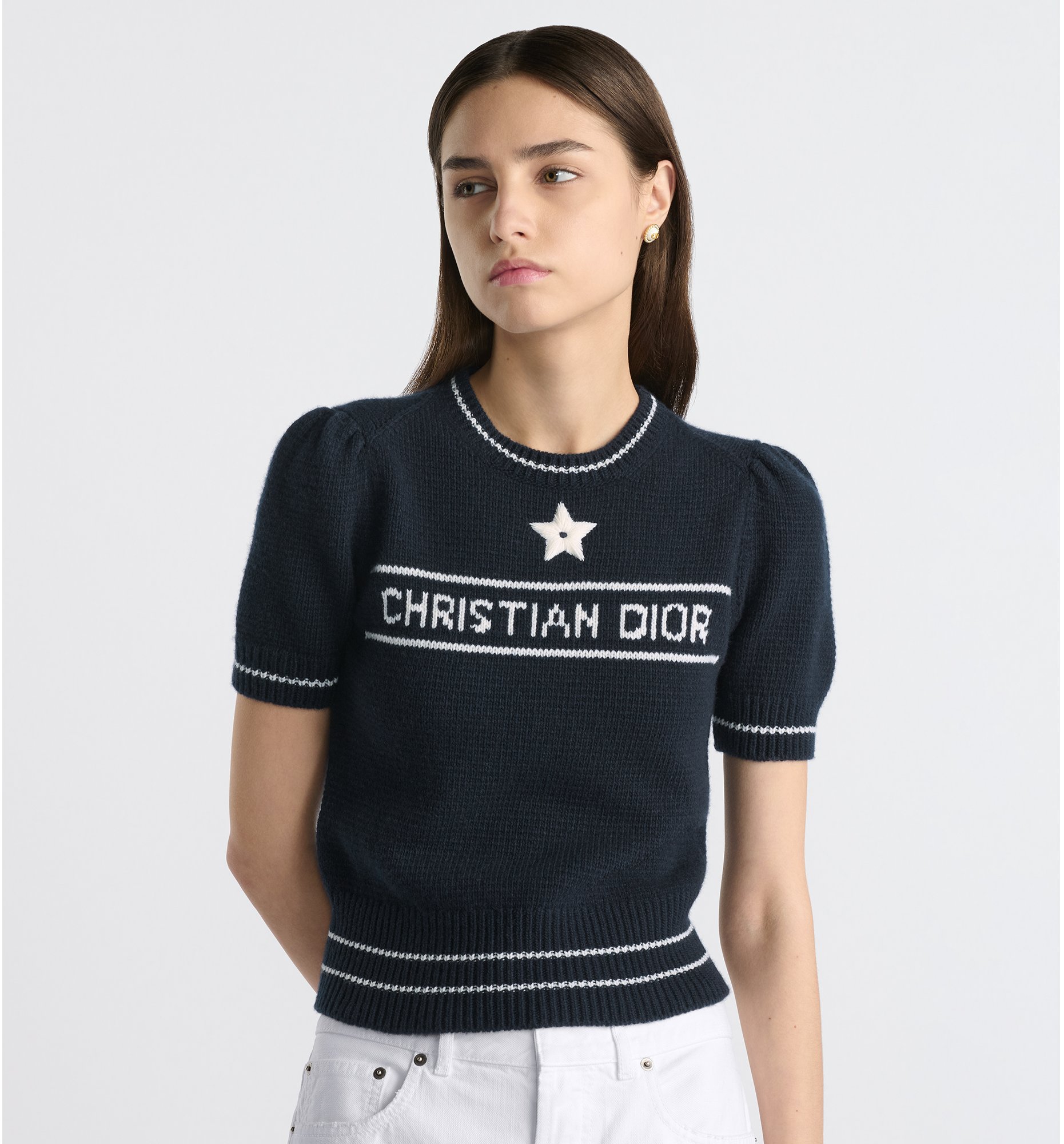 aria_look Christian Dior Short-Sleeved Sweater Three quarter opened view