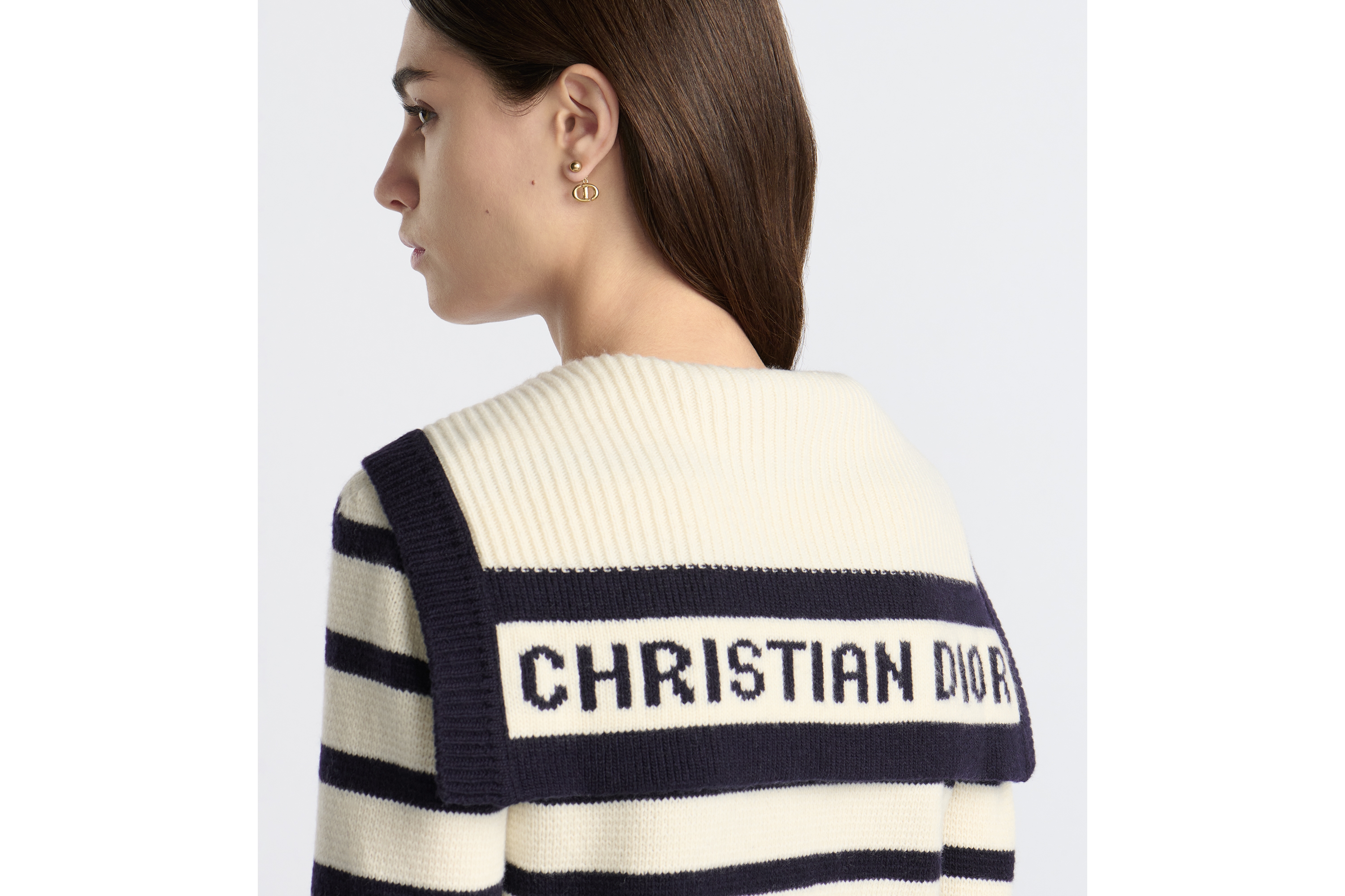 Look Cardigan Dior Marinière Maille de laine vierge et cachemire à motif D-Stripes bleu marine et écru E06