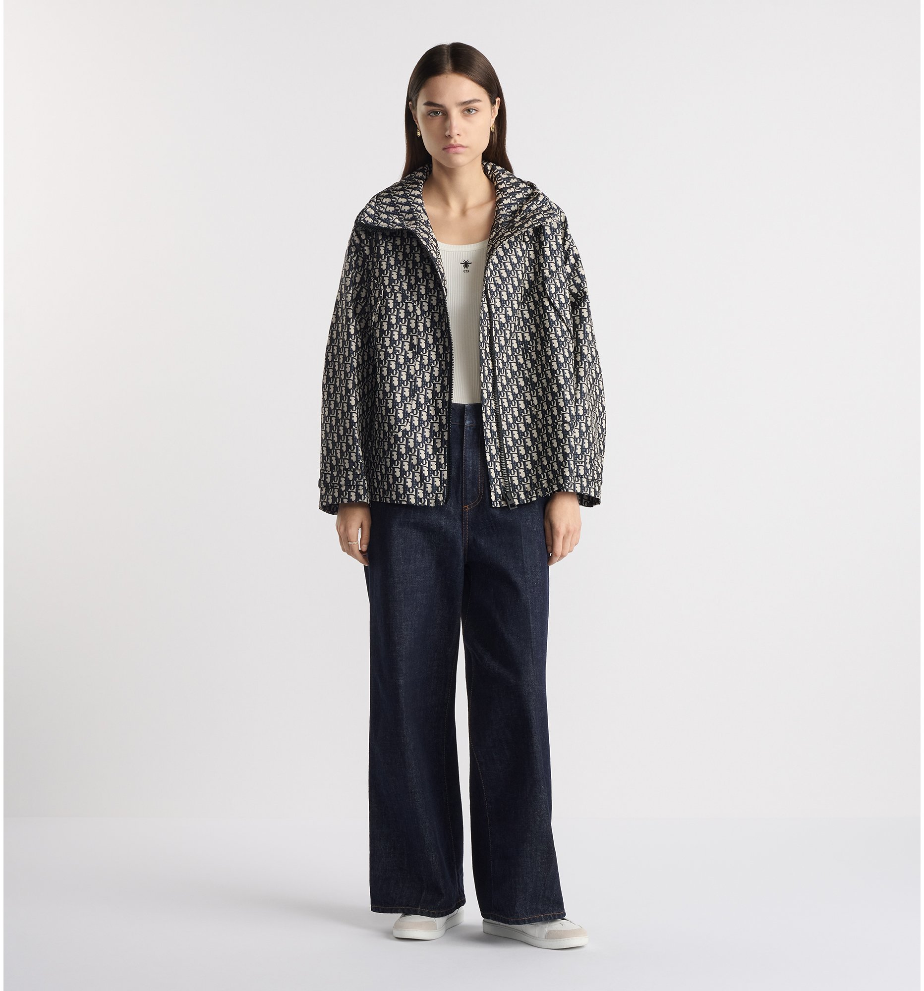 aria_look Hooded Jacket Front view
