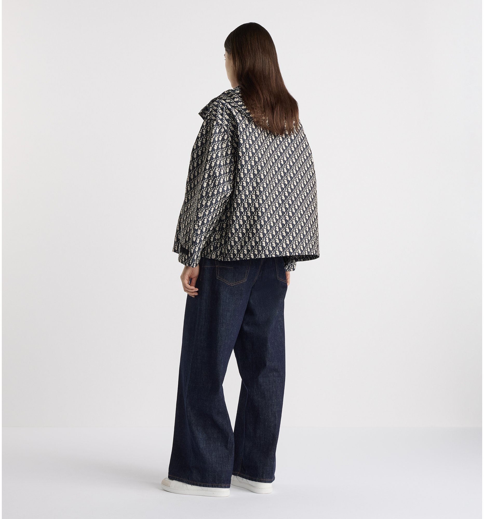 aria_look Hooded Jacket Three quarter closed view