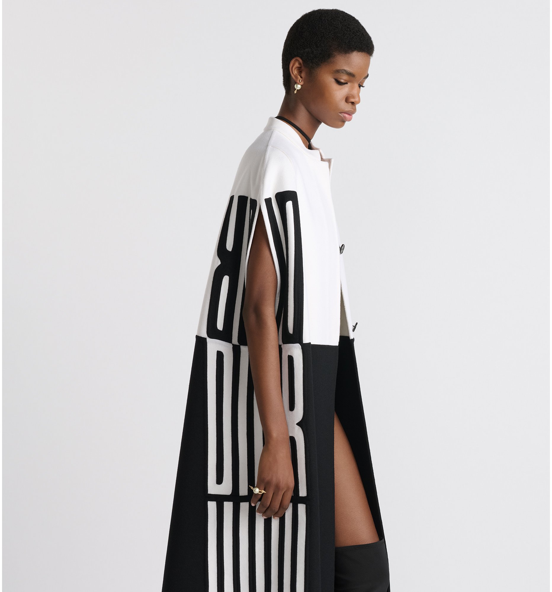 aria_look Cape Vue de 3/4 dos