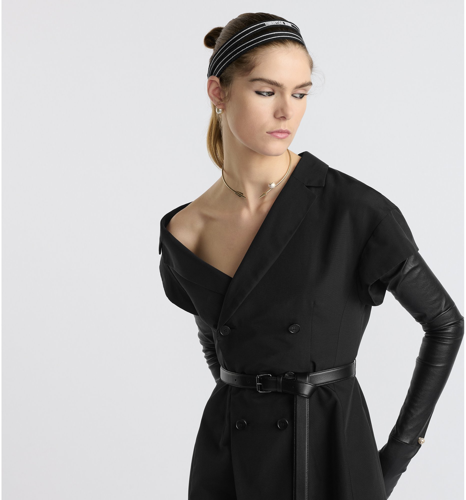 aria_look Robe mi-longue asymétrique Vue de 3/4 face 