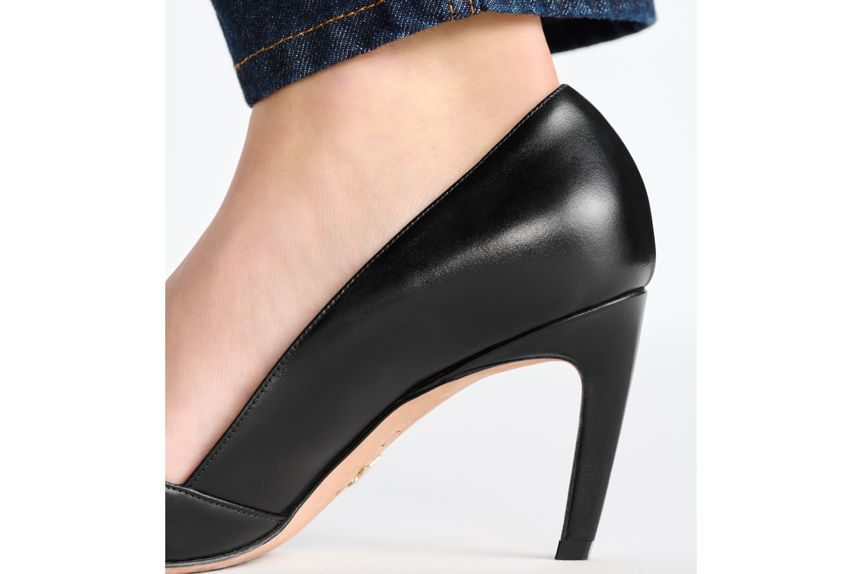 look_image_alt_prefix حذاء بامب الكلاسيكي My Dior جلد العجل المرن باللون الأسود E17