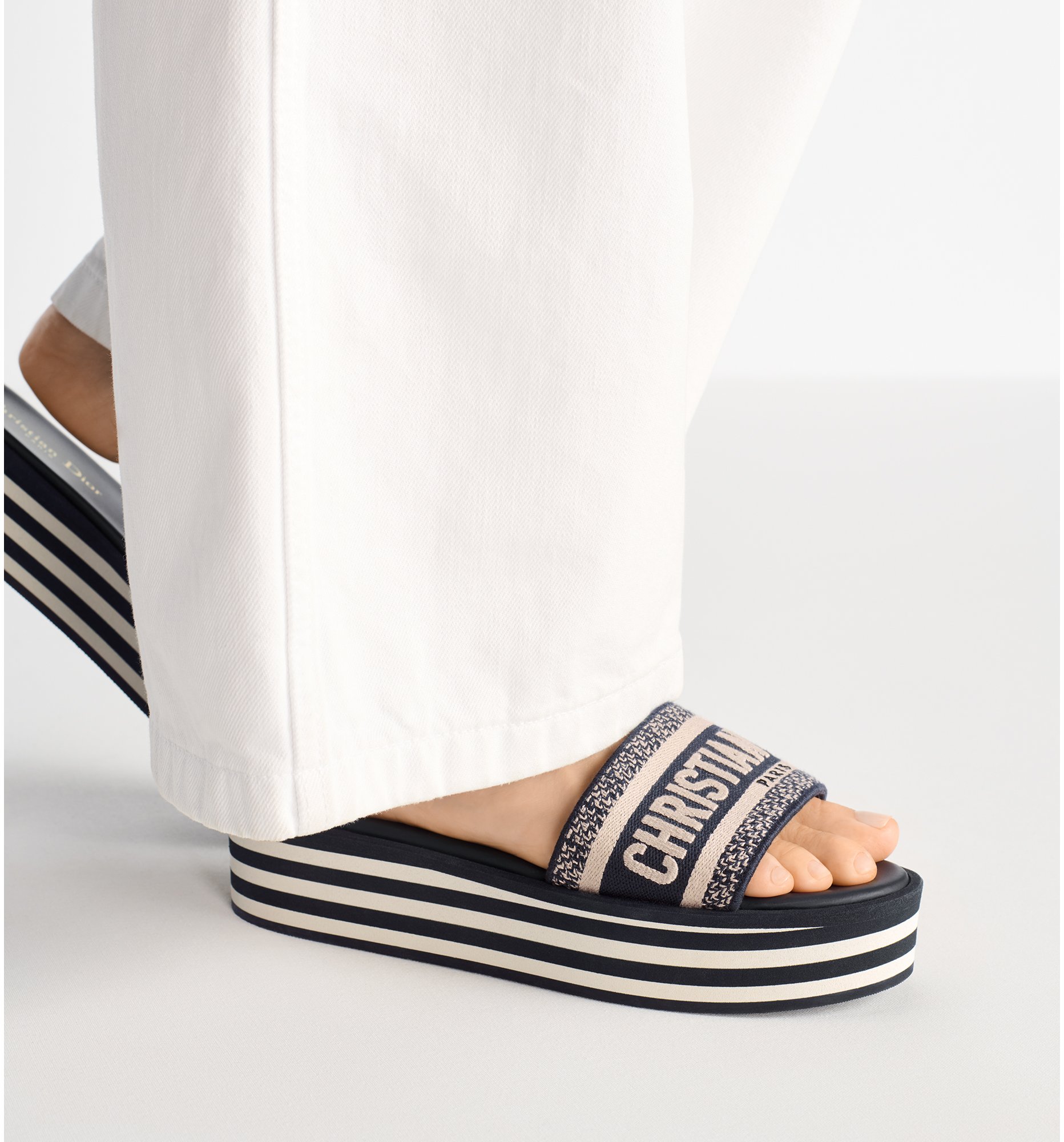 aria_look Dway Platform Slide