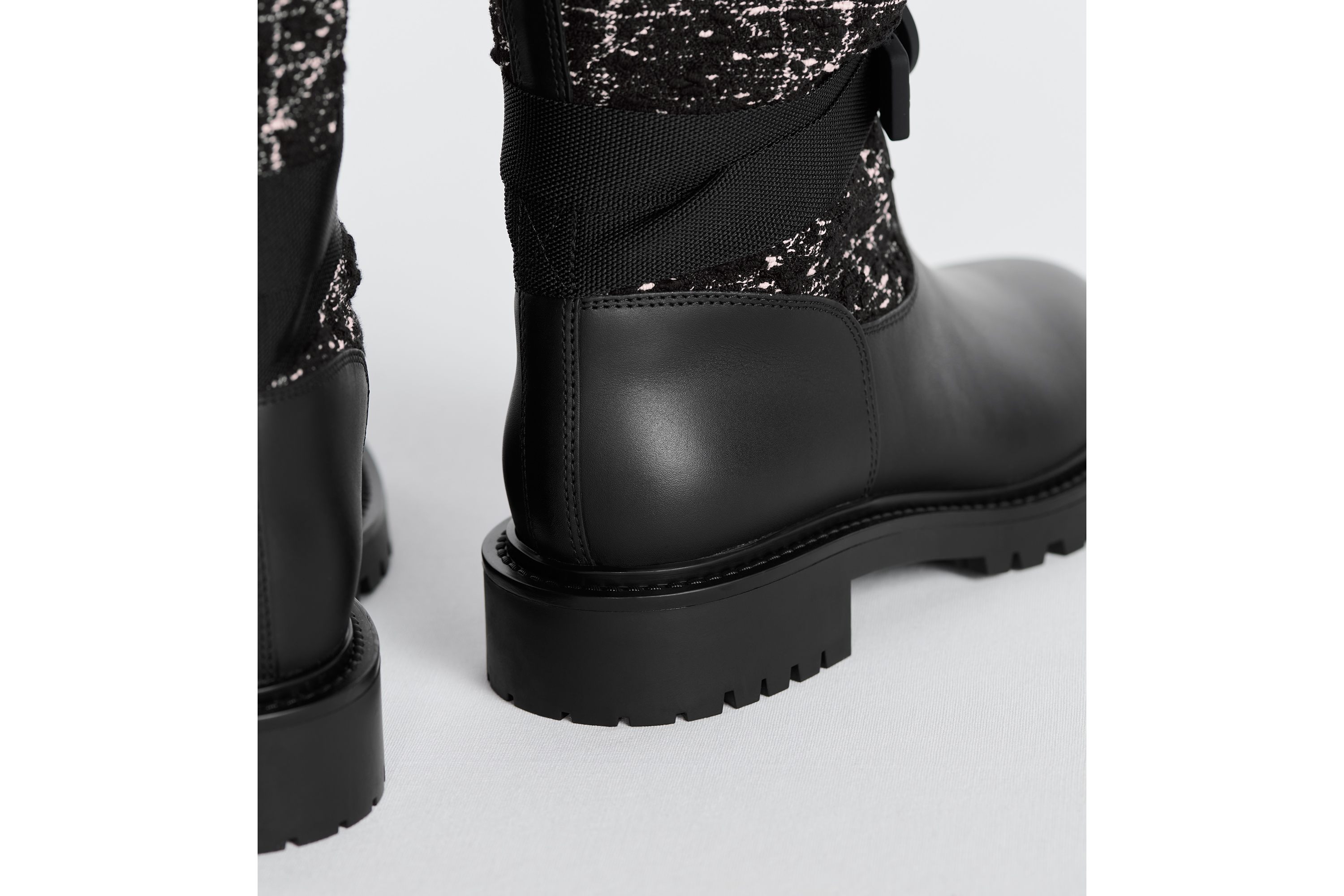 look_image_alt_prefix D-Major 부츠 블랙 & 화이트 까나쥬 트위드, 블랙 송아지 가죽 E16