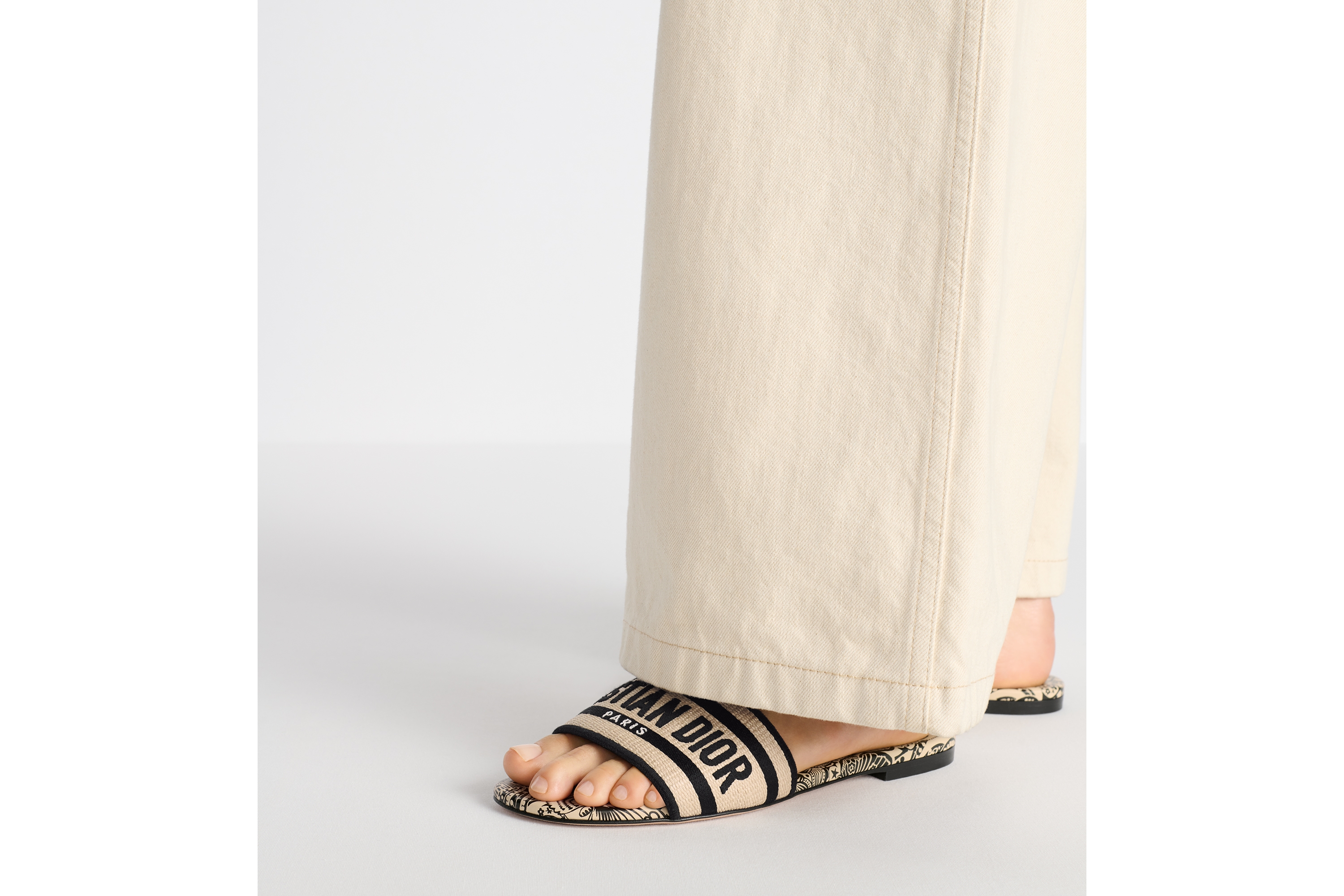 Dway Slide Natural Raffia and Black D-Butterfly Paisley Motif | DIOR