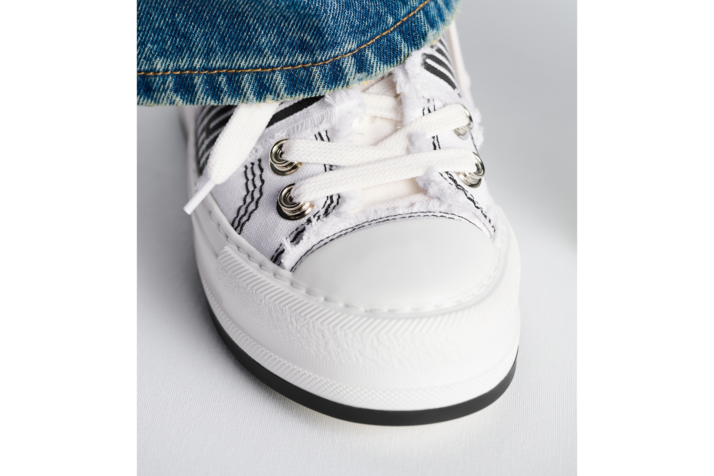 Look Walk'n'Dior Platform Sneaker Black and White Fringed Cotton Canvas with Dior Graphique Motif E17