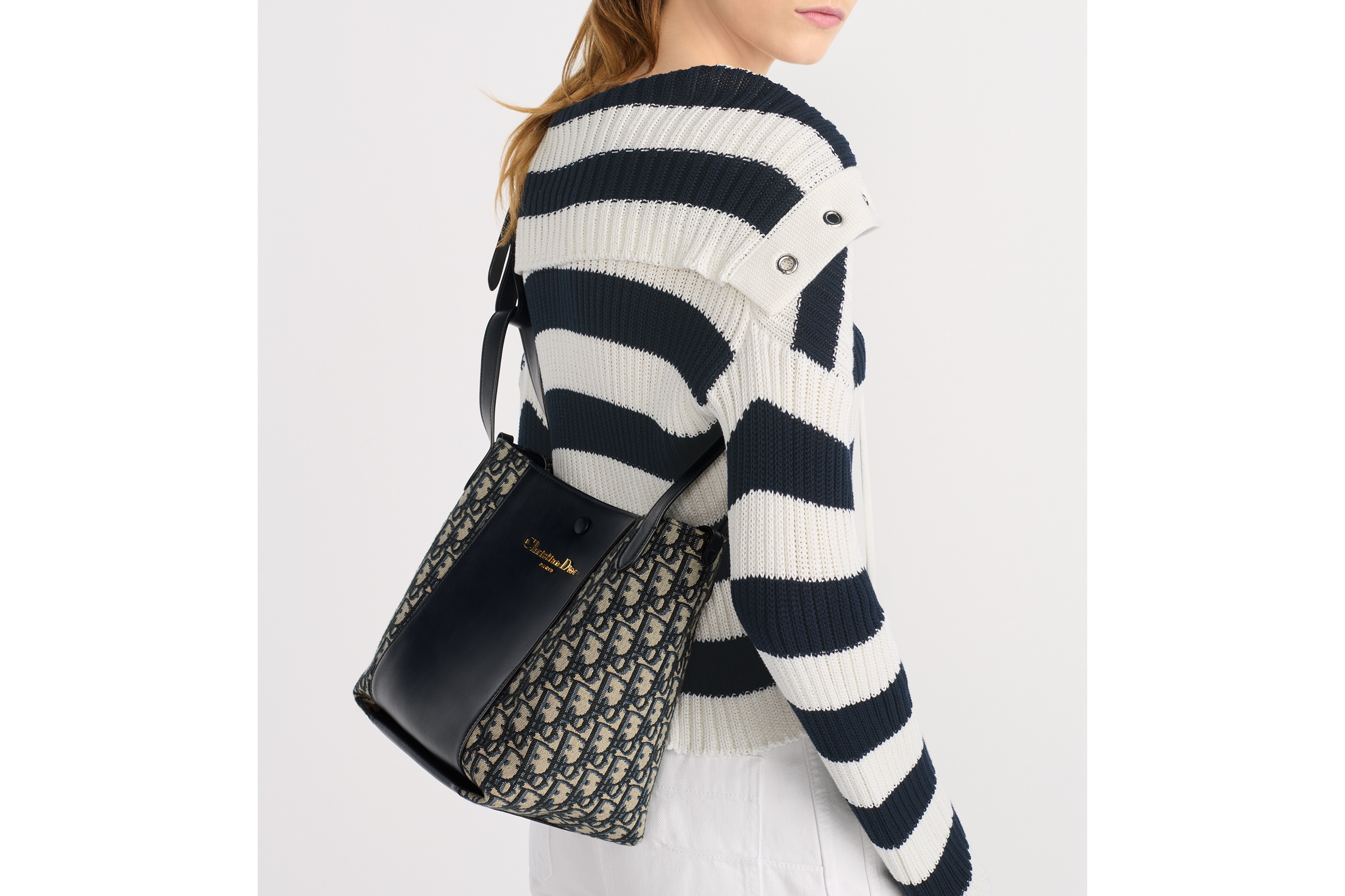 Look Medium Signature Bucket Bag Blue Dior Oblique Jacquard and Smooth Calfskin E06