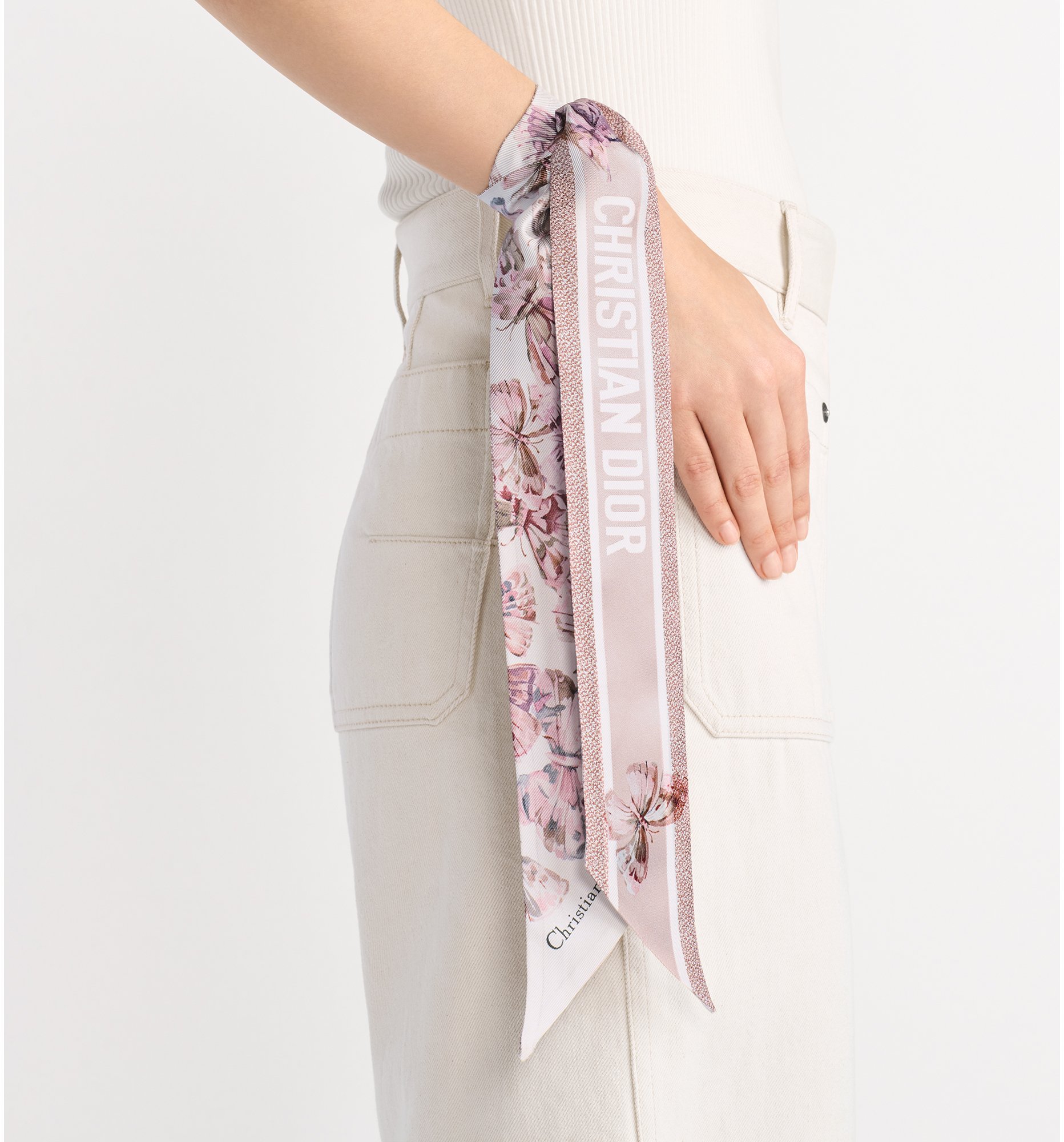 aria_look Dior Camo Papillon Mitzah Scarf Detailed view