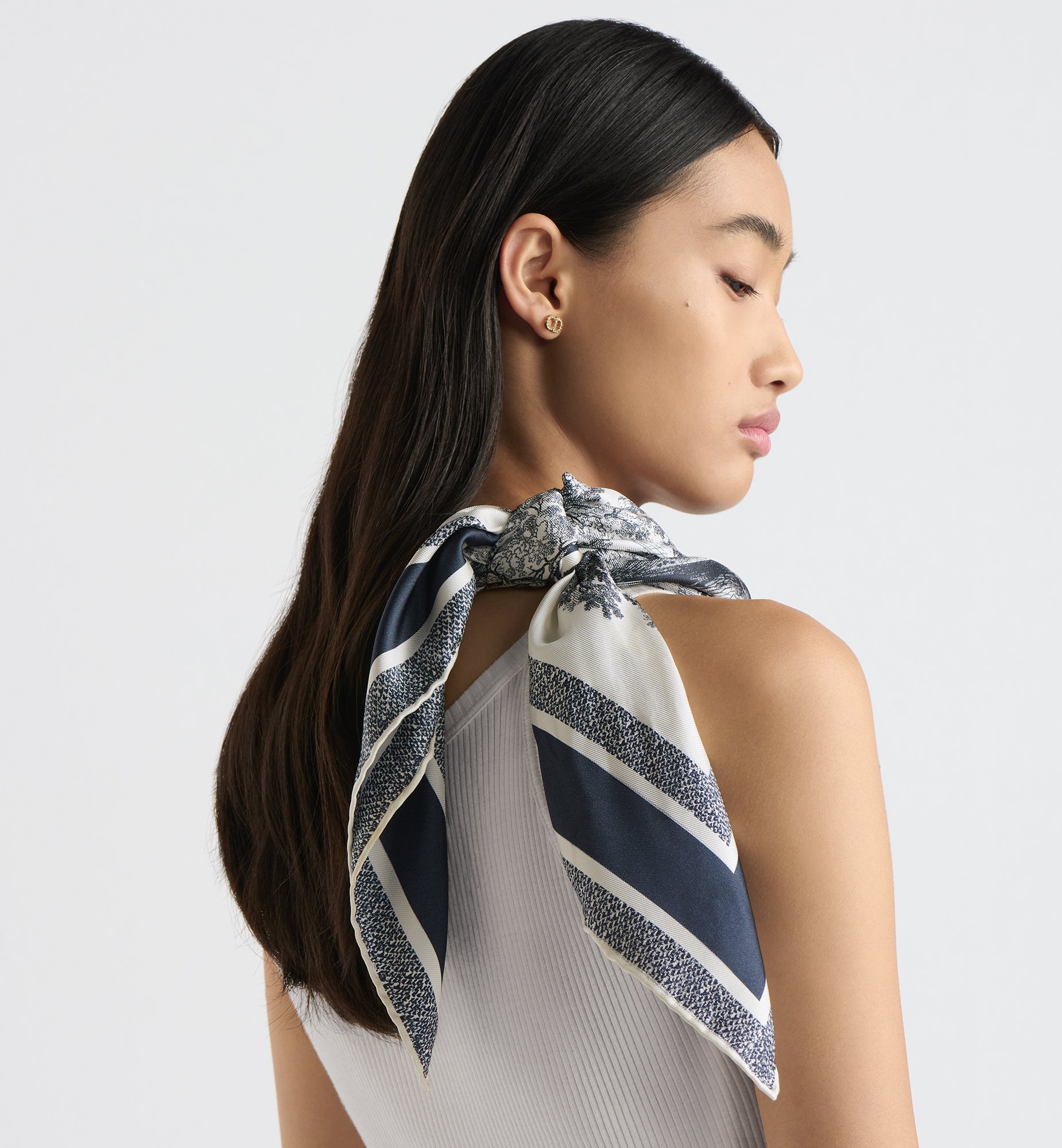 Toile de Jouy Sauvage 90 Square Scarf Ivory and Navy Blue Toile de Jouy Sauvage 90 Square Scarf Ivory and Navy Blue