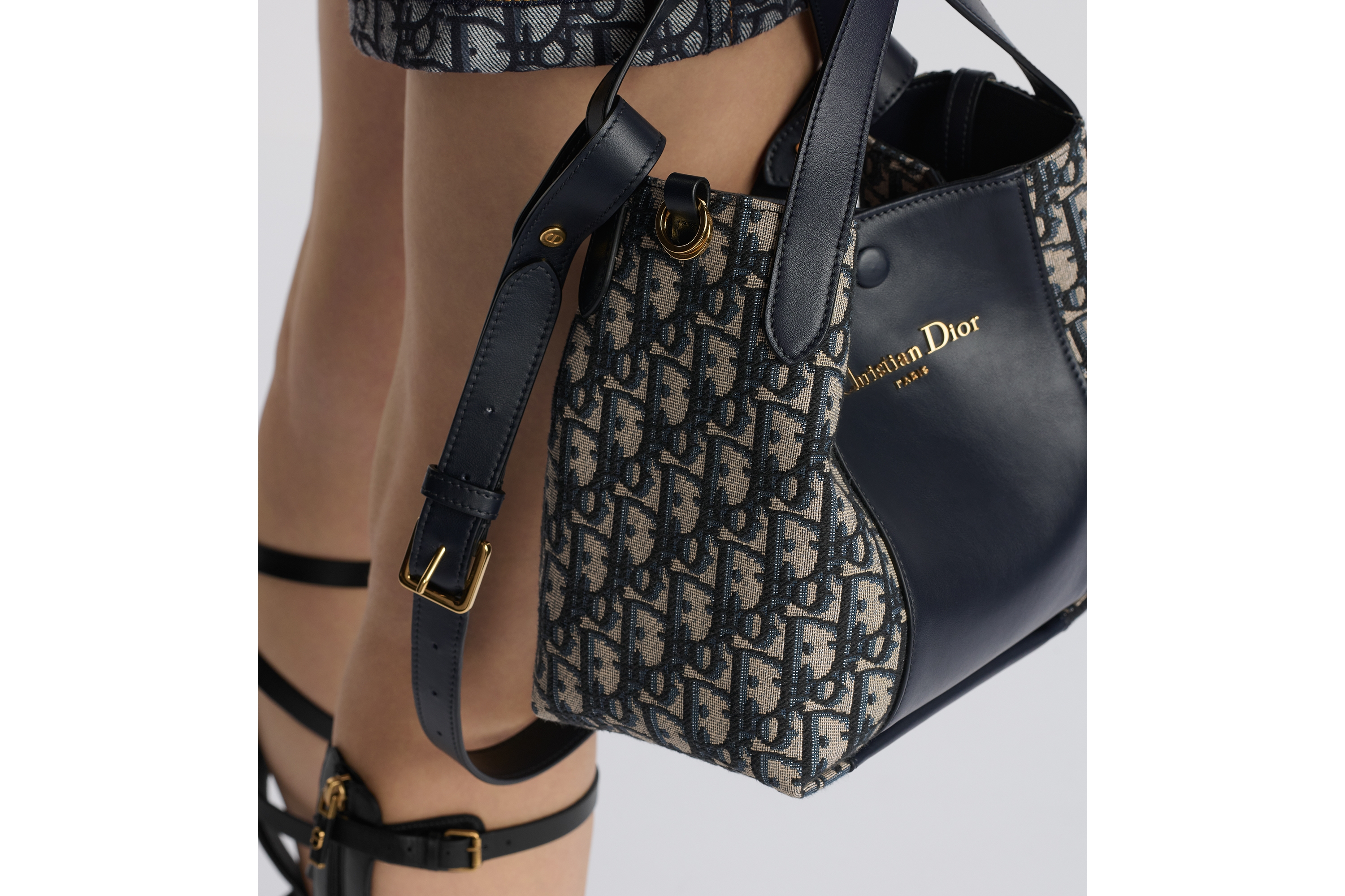 Look Small Signature Bucket Bag Blue Dior Oblique Jacquard and Smooth Calfskin E17