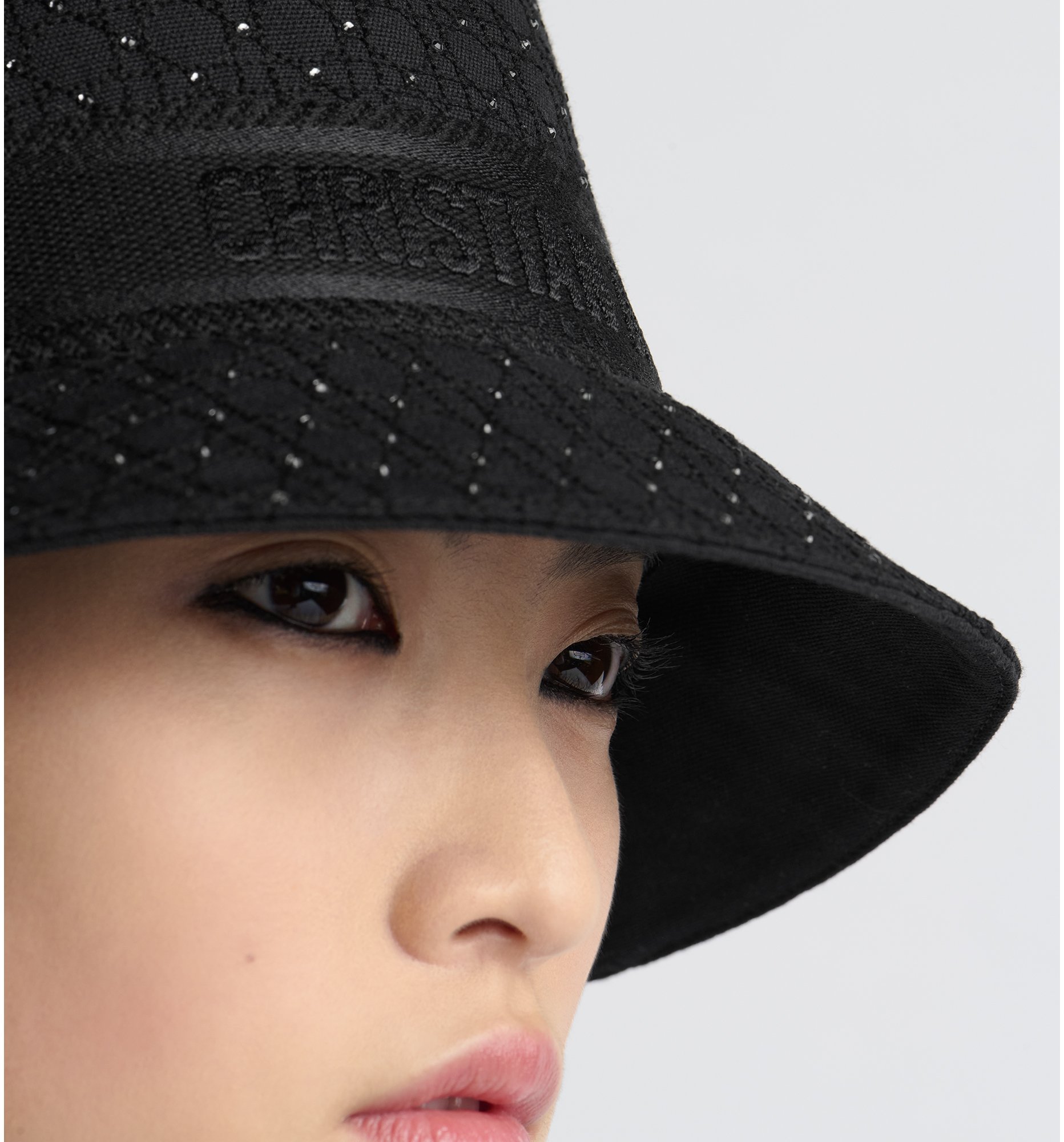 aria_look D-Bobby Cannage Small Brim Bucket Hat Back view