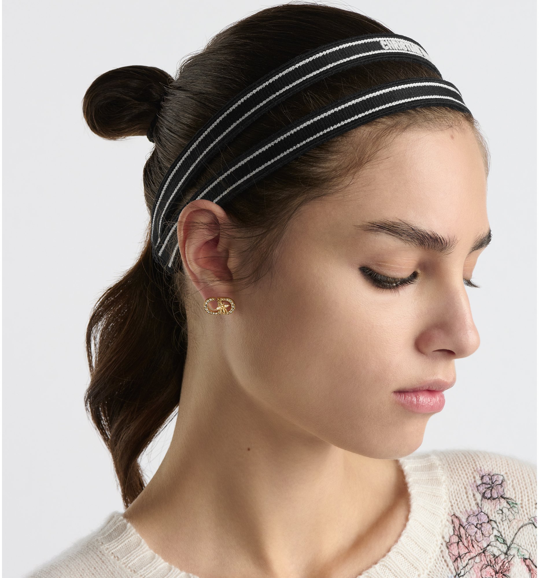 aria_look Petit CD Bee Stud Earrings Back view