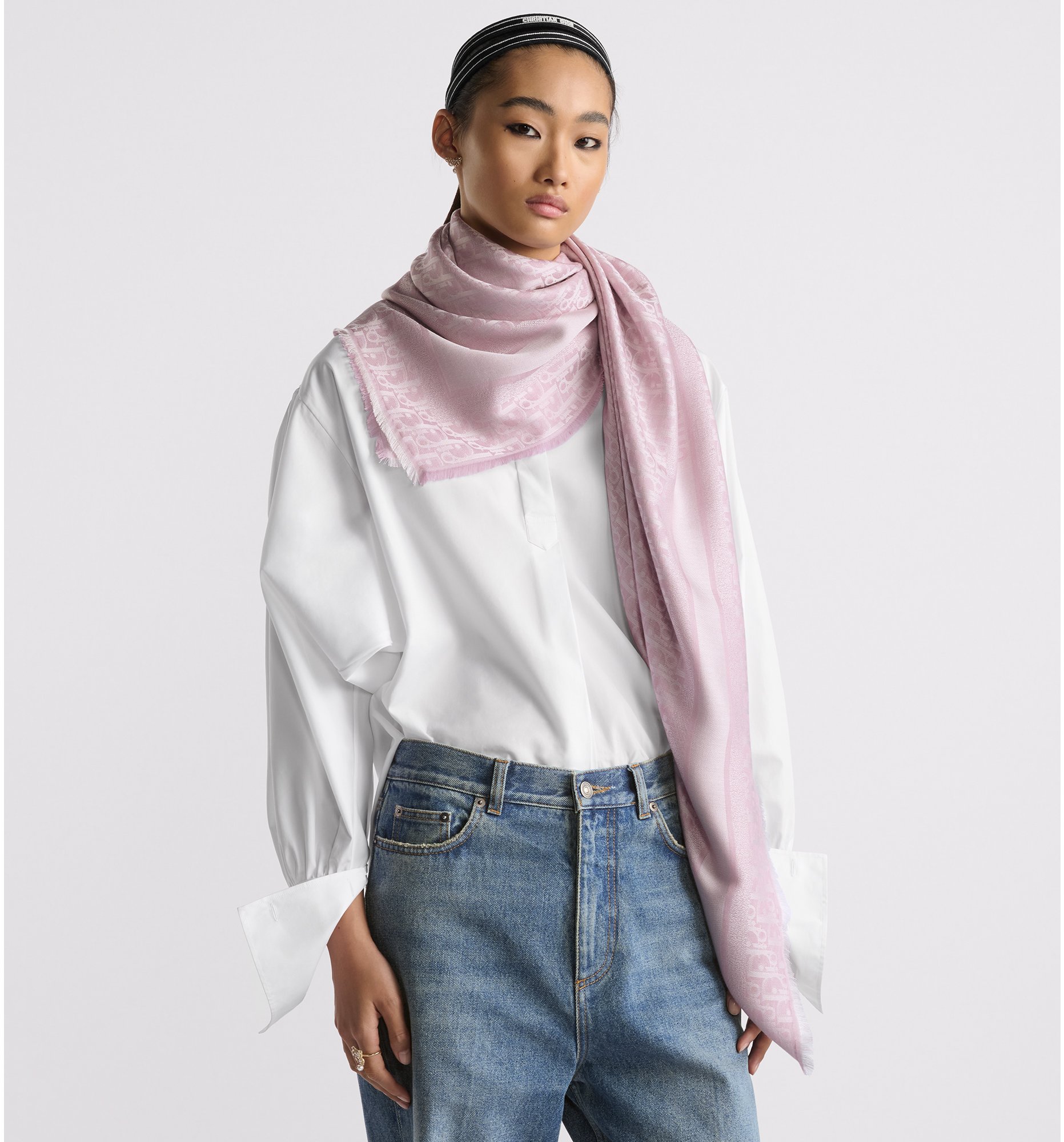 aria_look Dior Oblique Shawl Three quarter opened view