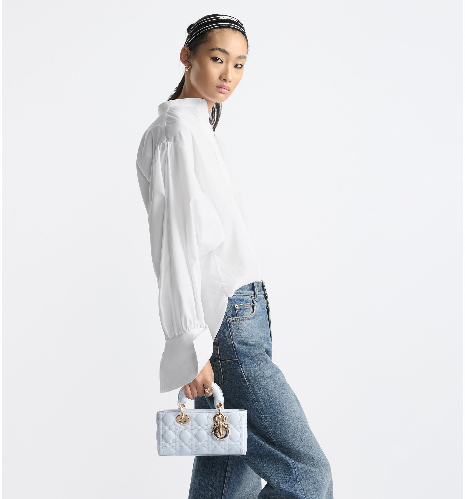 aria_look Small Lady D-Joy Bag Three quarter back view