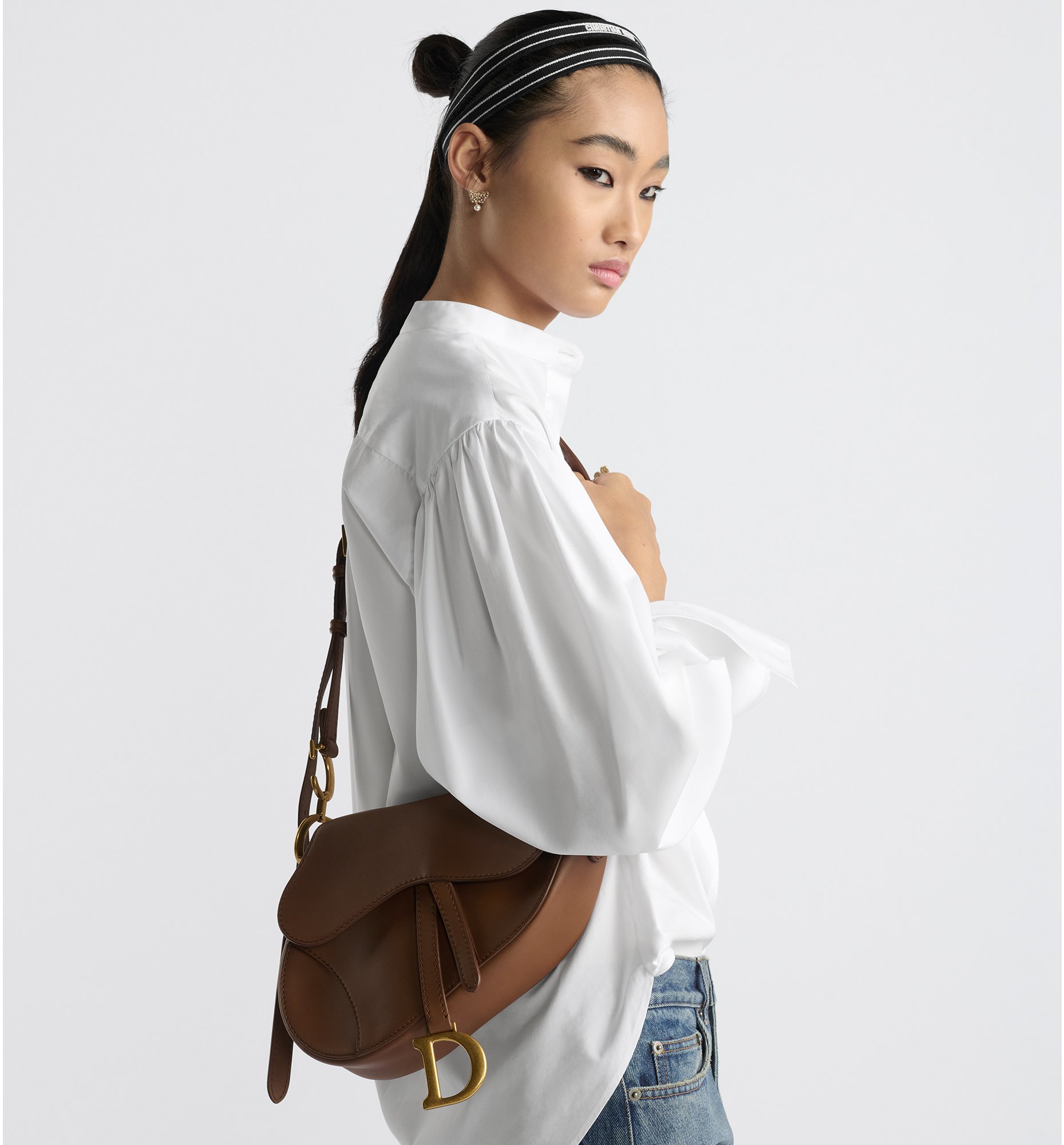 aria_look Medium Soft Saddle Bag with Strap Three quarter back view