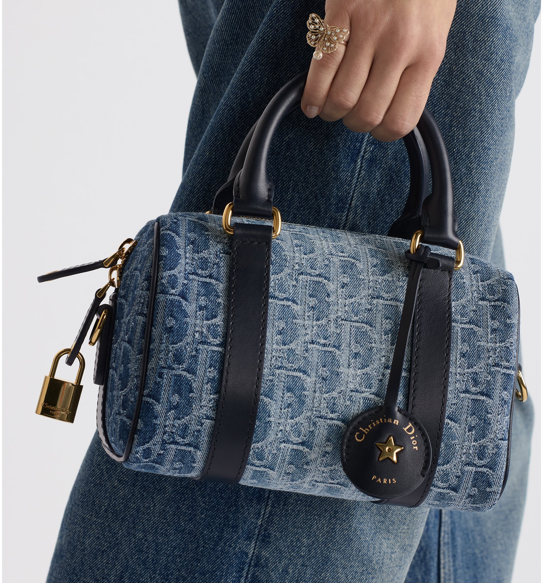 aria_look Dior Groove 20 Bag Detailed view