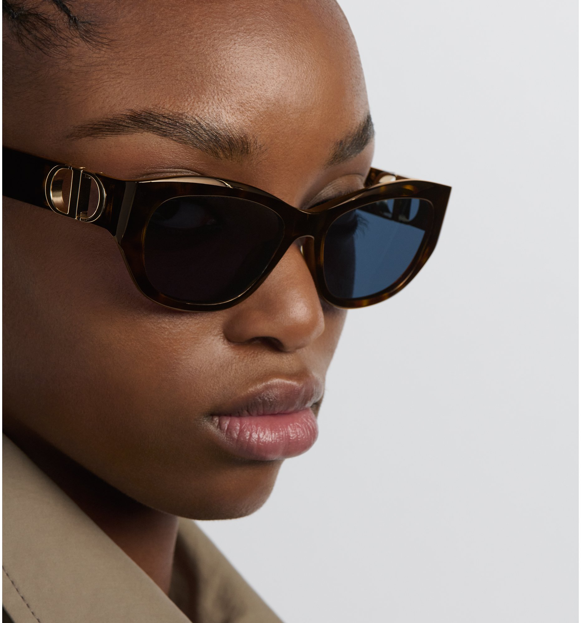 aria_look 30Montaigne B5U Back view