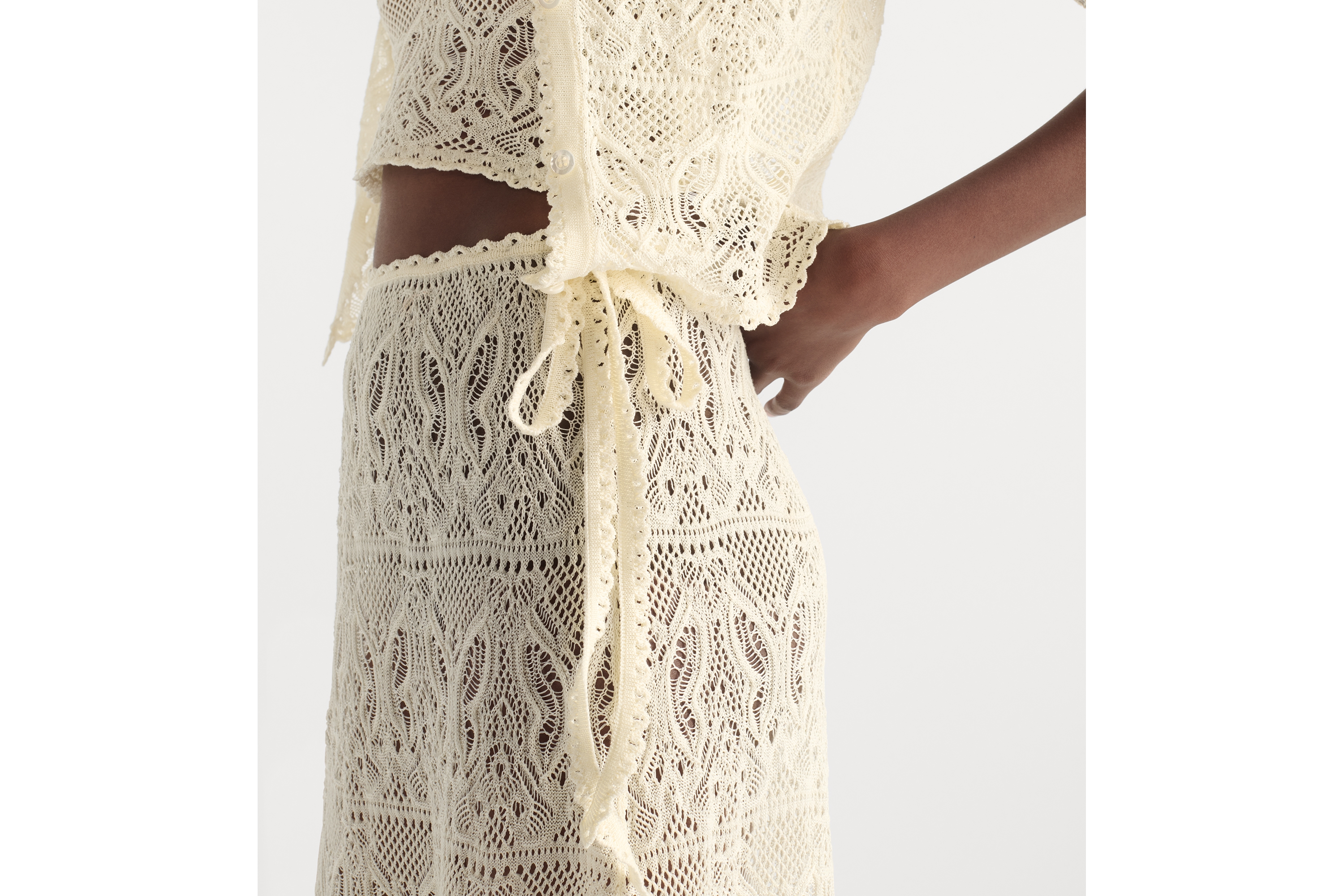 look_image_alt_prefix Ausgestellter Dioriviera Midirock Häkelware aus Baumwolle mit Schmetterlingmotiv in Weiß E13