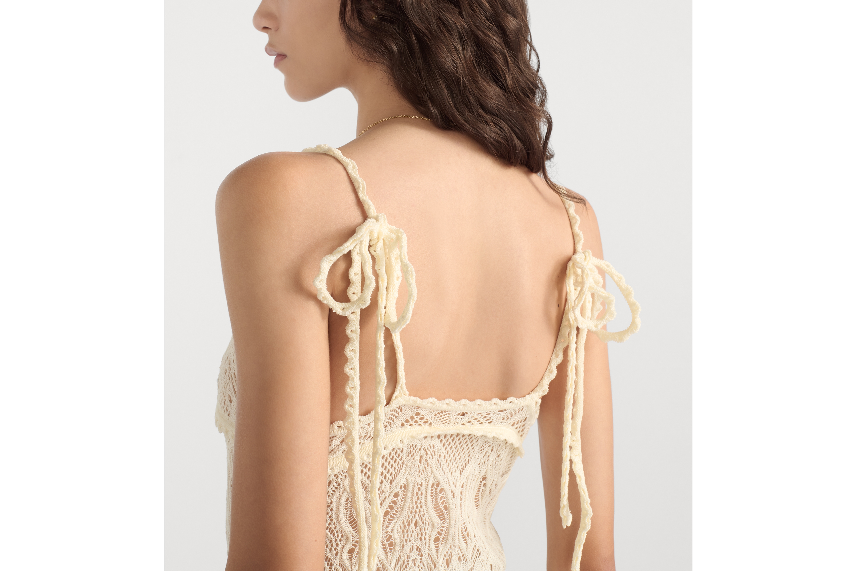 look_image_alt_prefix Vestido Dioriviera evasê longo Crochê de algodão cru com motivo de borboleta E06