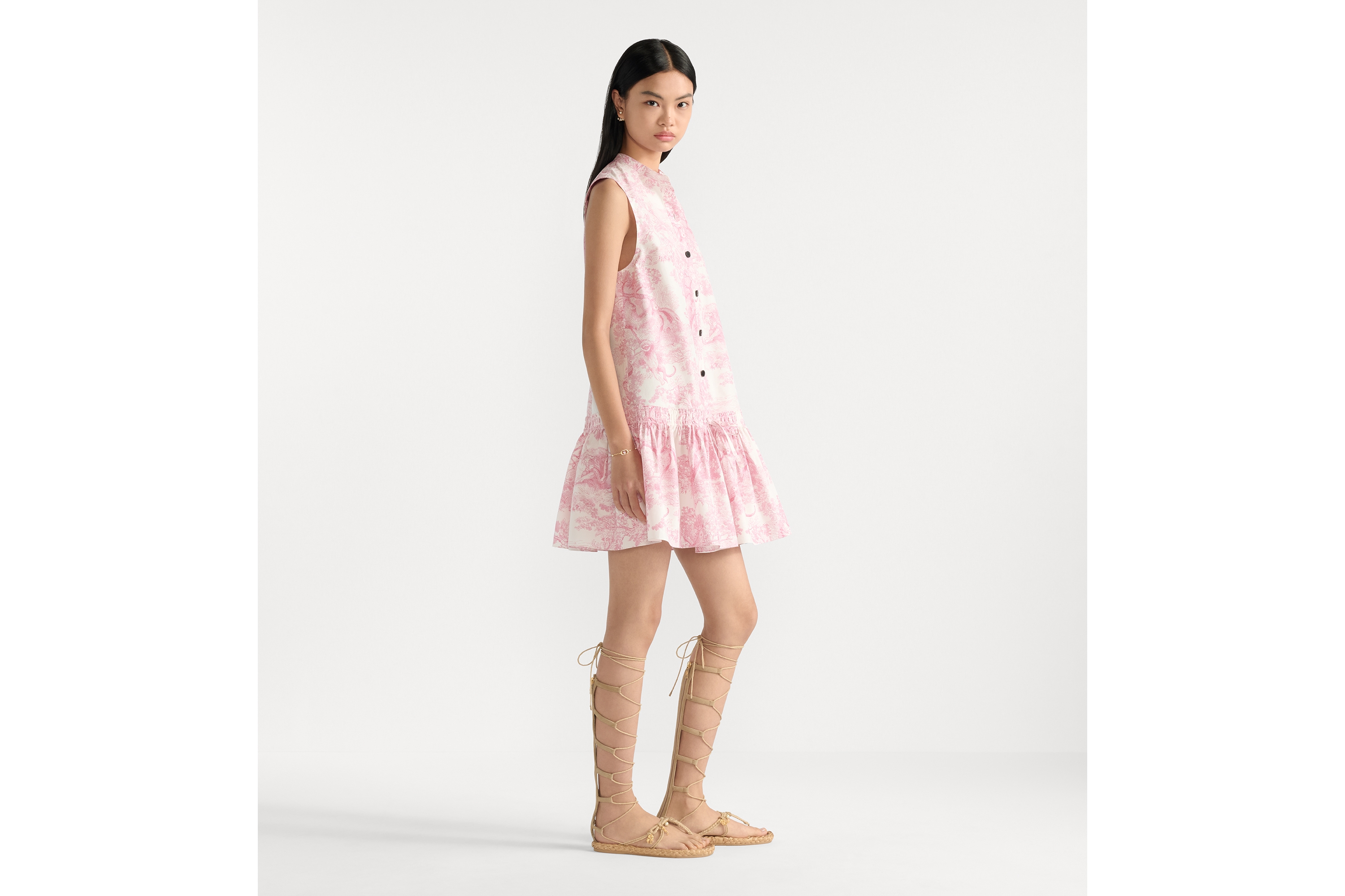 Look Dioriviera Short Dress White Cotton and Silk Poplin with Cherry Blossom Pink Toile de Jouy Sauvage Motif E02