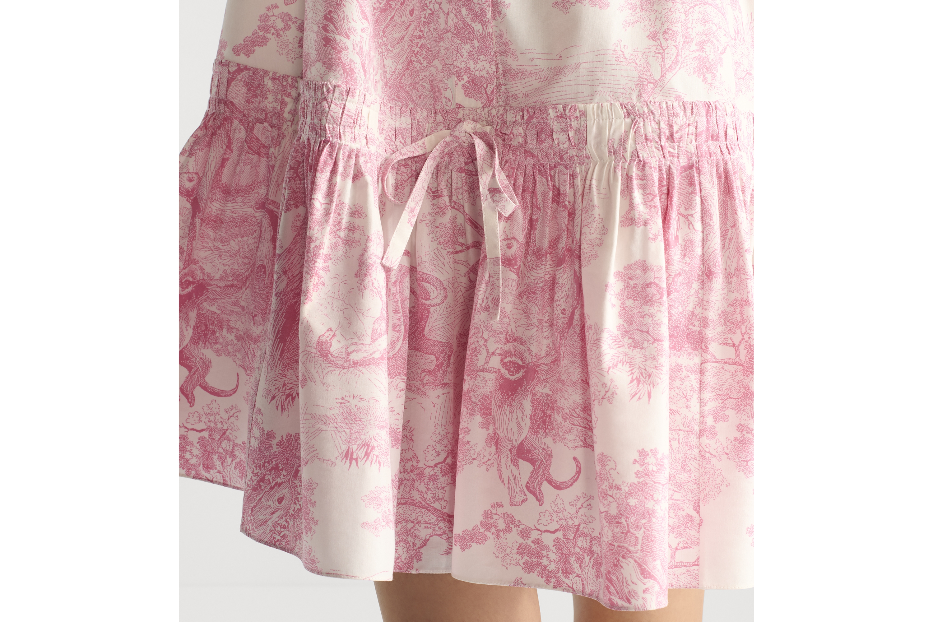 Look Dioriviera Short Dress White Cotton and Silk Poplin with Cherry Blossom Pink Toile de Jouy Sauvage Motif E13